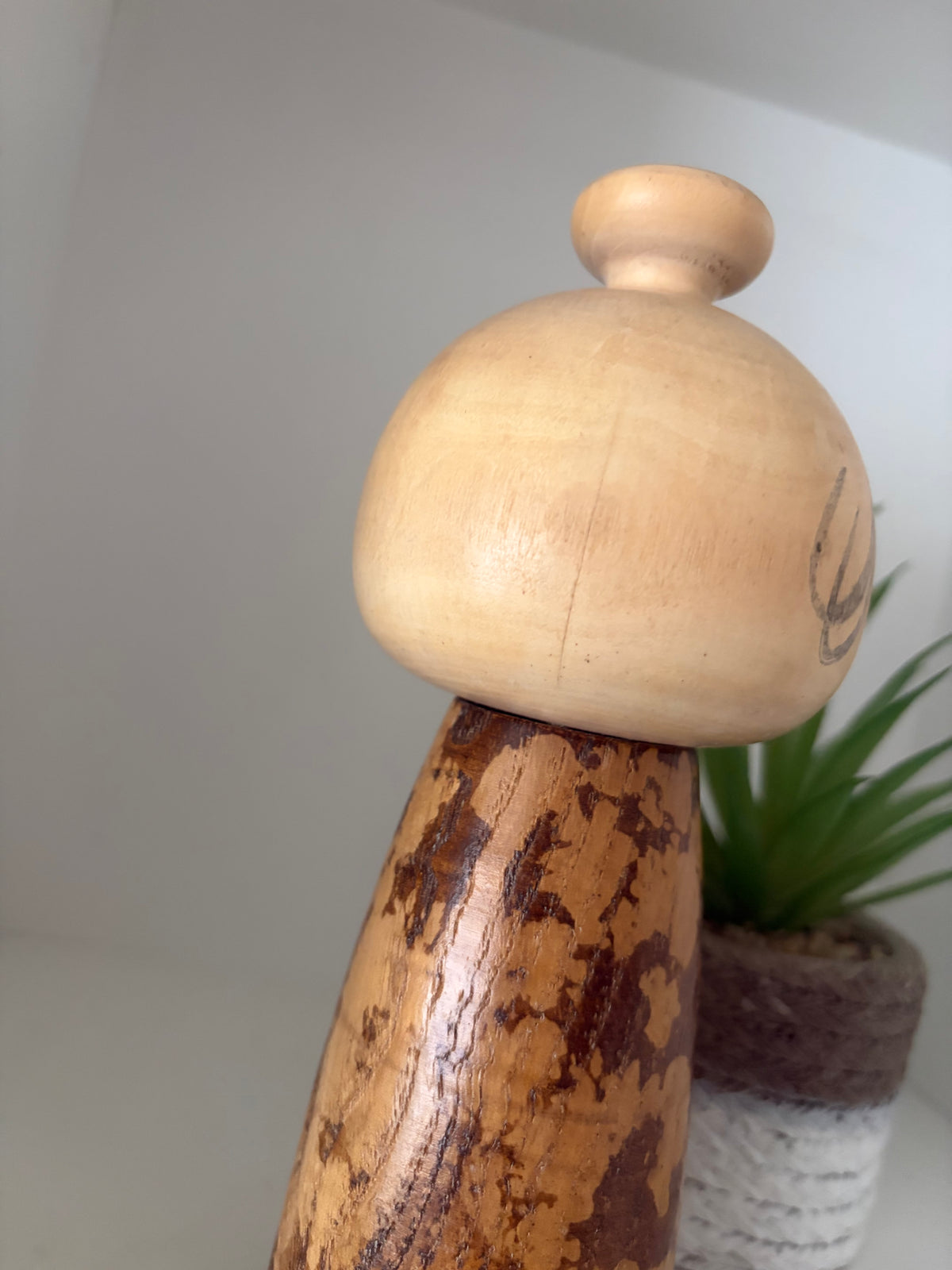 Rare vintage Sosaku kokeshi by Issetsu Kuribayashi (1924 - 2011)