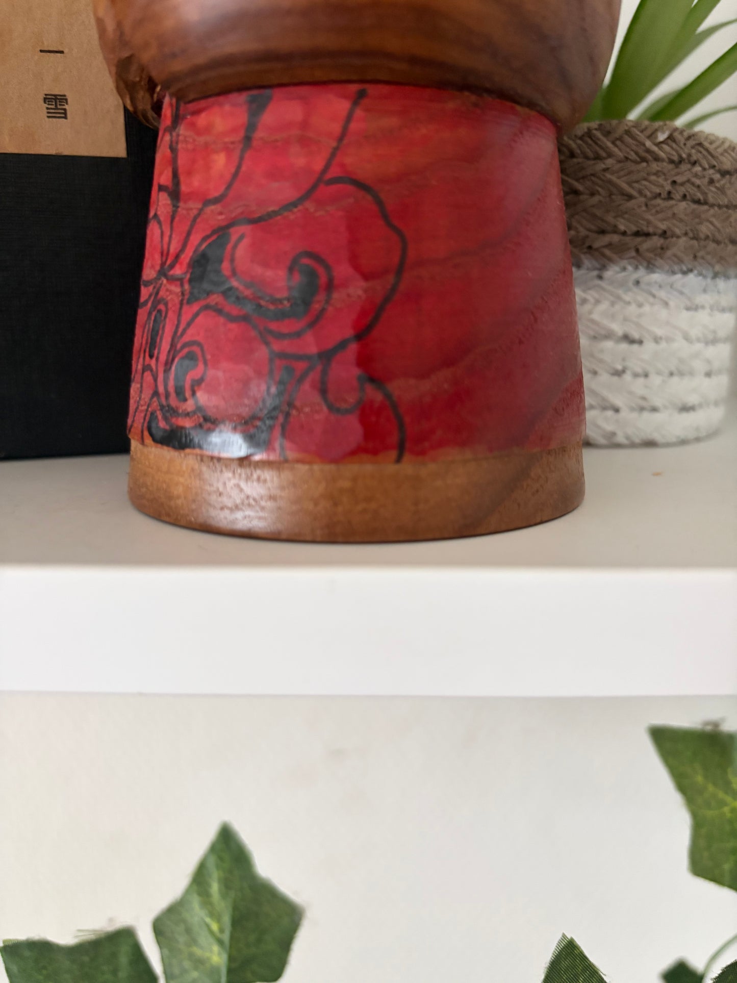Exclusive vintage Sosaku kokeshi by Issetsu Kuribayashi (1924-2011)