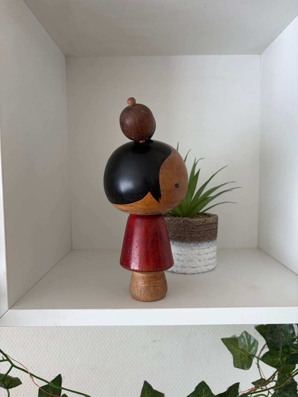 Very rare vintage Sosaku kokeshi by Issetsu Kuribayashi (1924 - 2011)