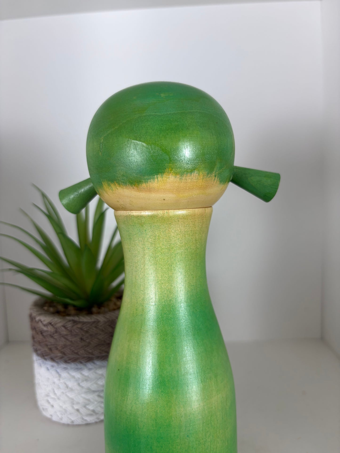 Beautiful Sosaku kokeshi by Aoki Ryoka (1931-)