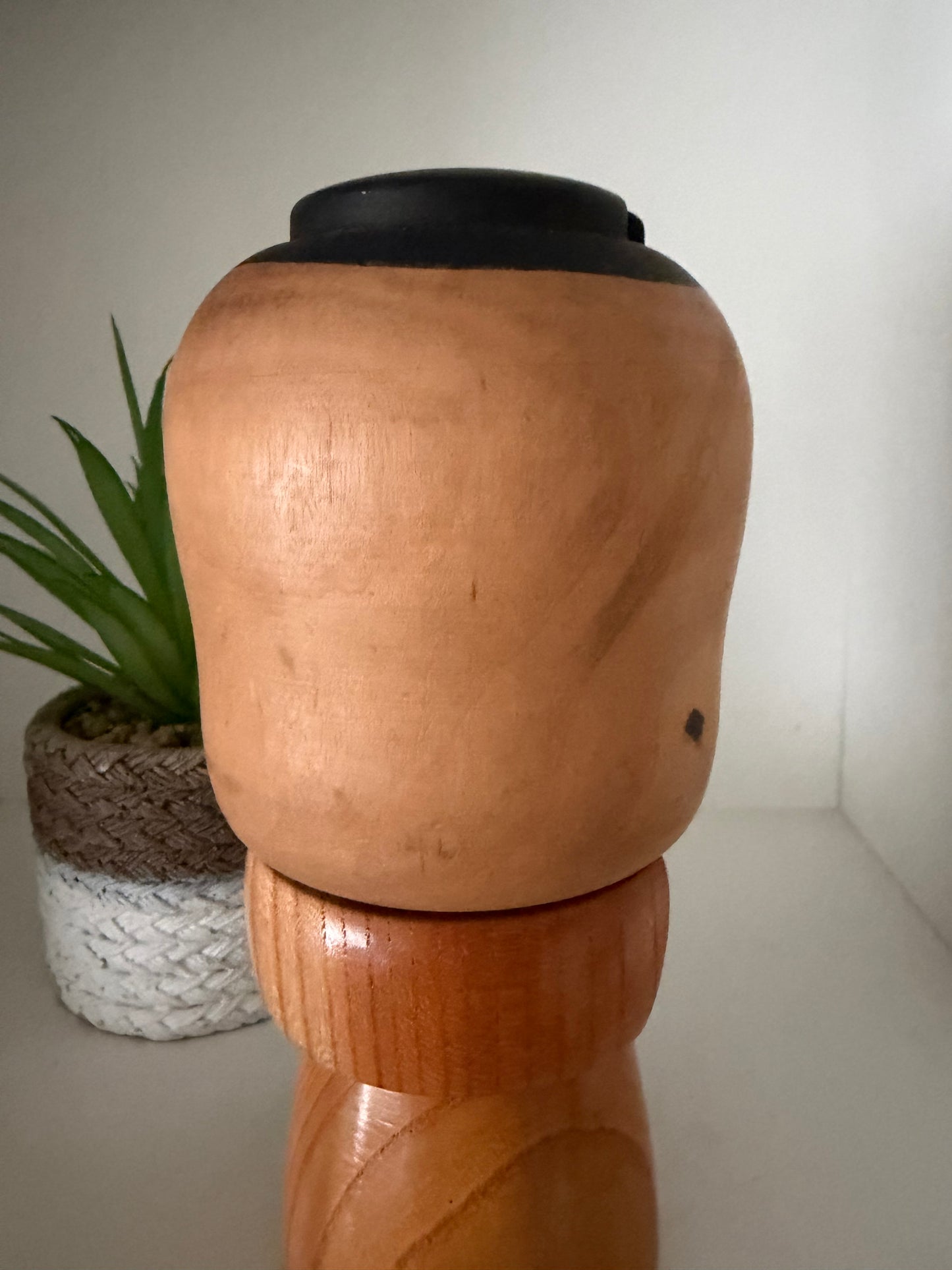 Rare vintage Sosaku kokeshi by Aida Seiho (Harumine) (1926-1998)