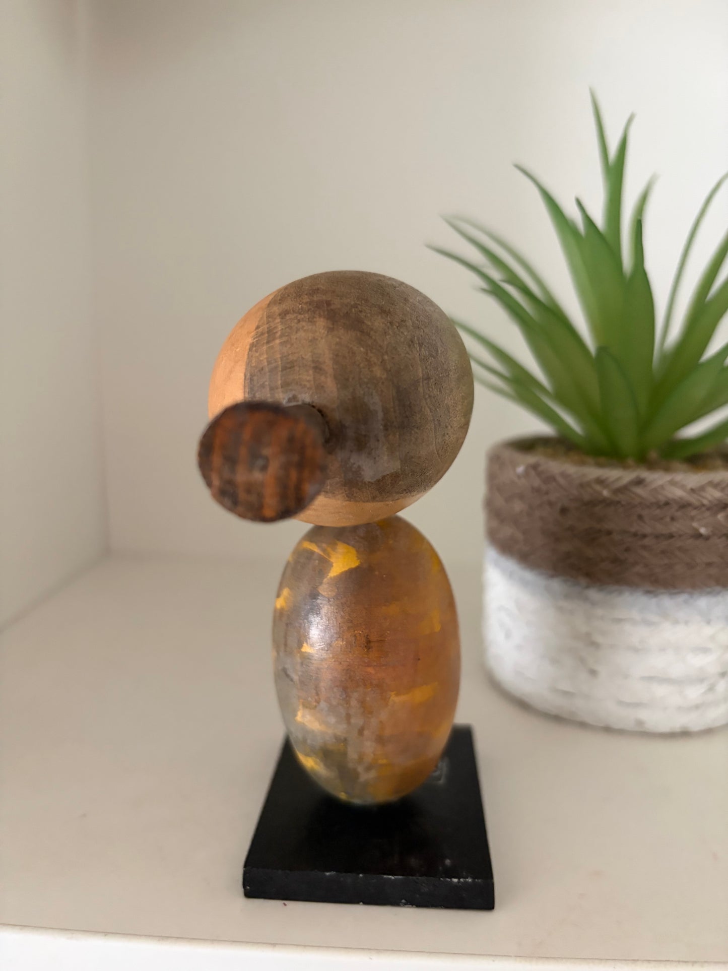 Rare vintage Sosaku kokeshi by Shido Shozan (1932-1995) with two lovely tails