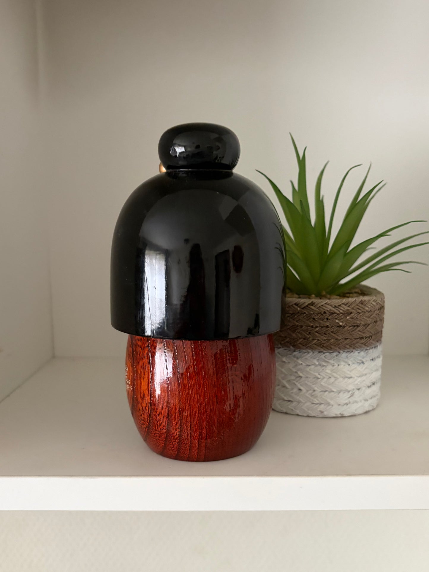 Beautiful vintage lacquer Sosaku kokeshi