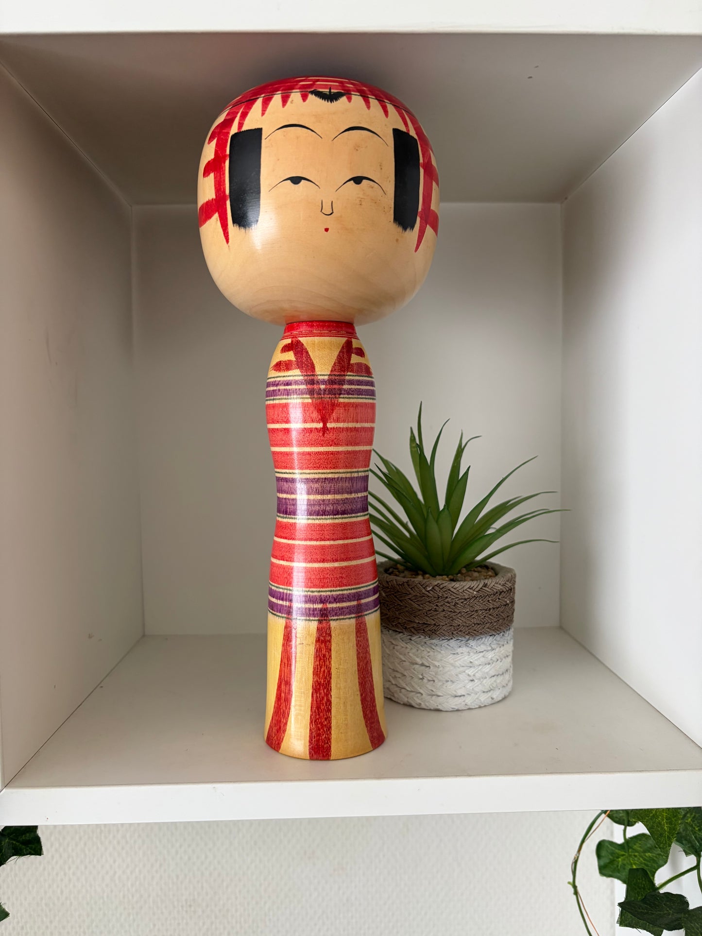 Rare vintage traditional Yajiro kokeshi by Niiyama Toru - With rattle inside the head