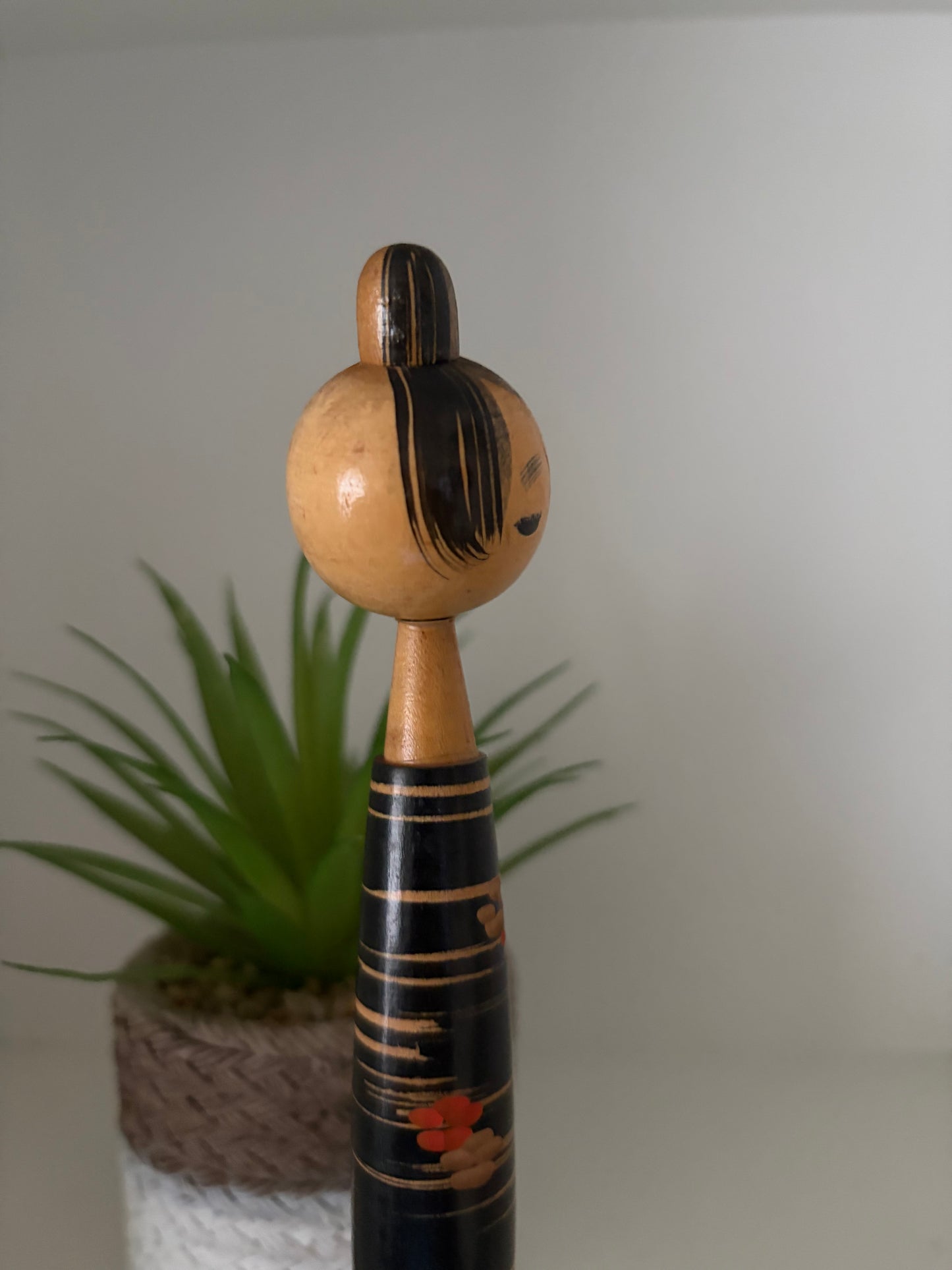 Vintage Sosaku kokeshi by Takanashi Hanpuushi