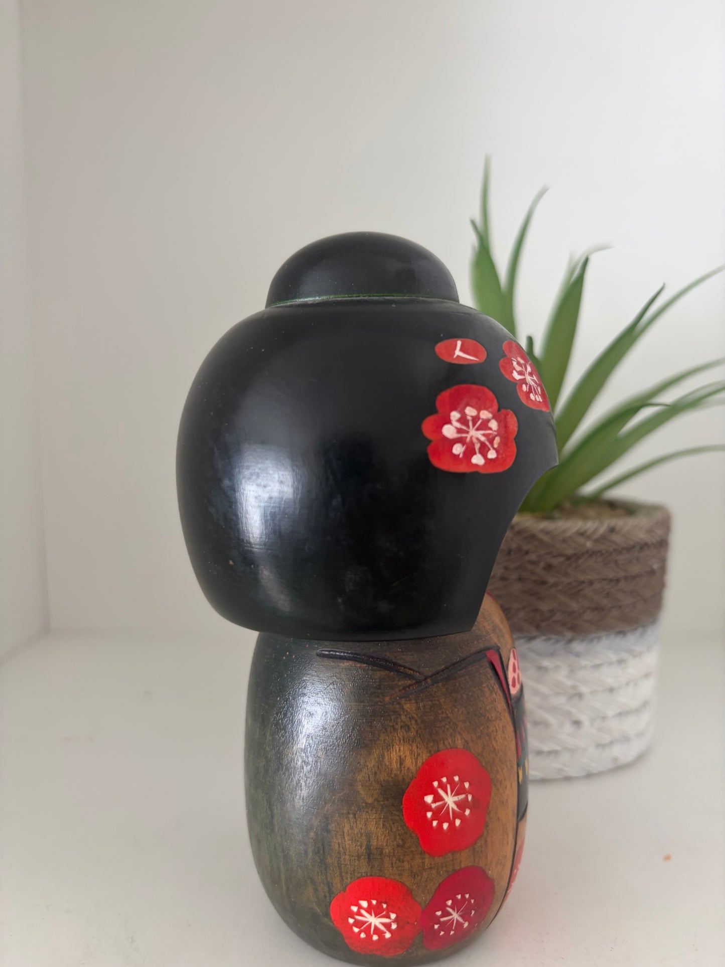 Vintage Gumma kokeshi by Hajime Miyashita (1940-)