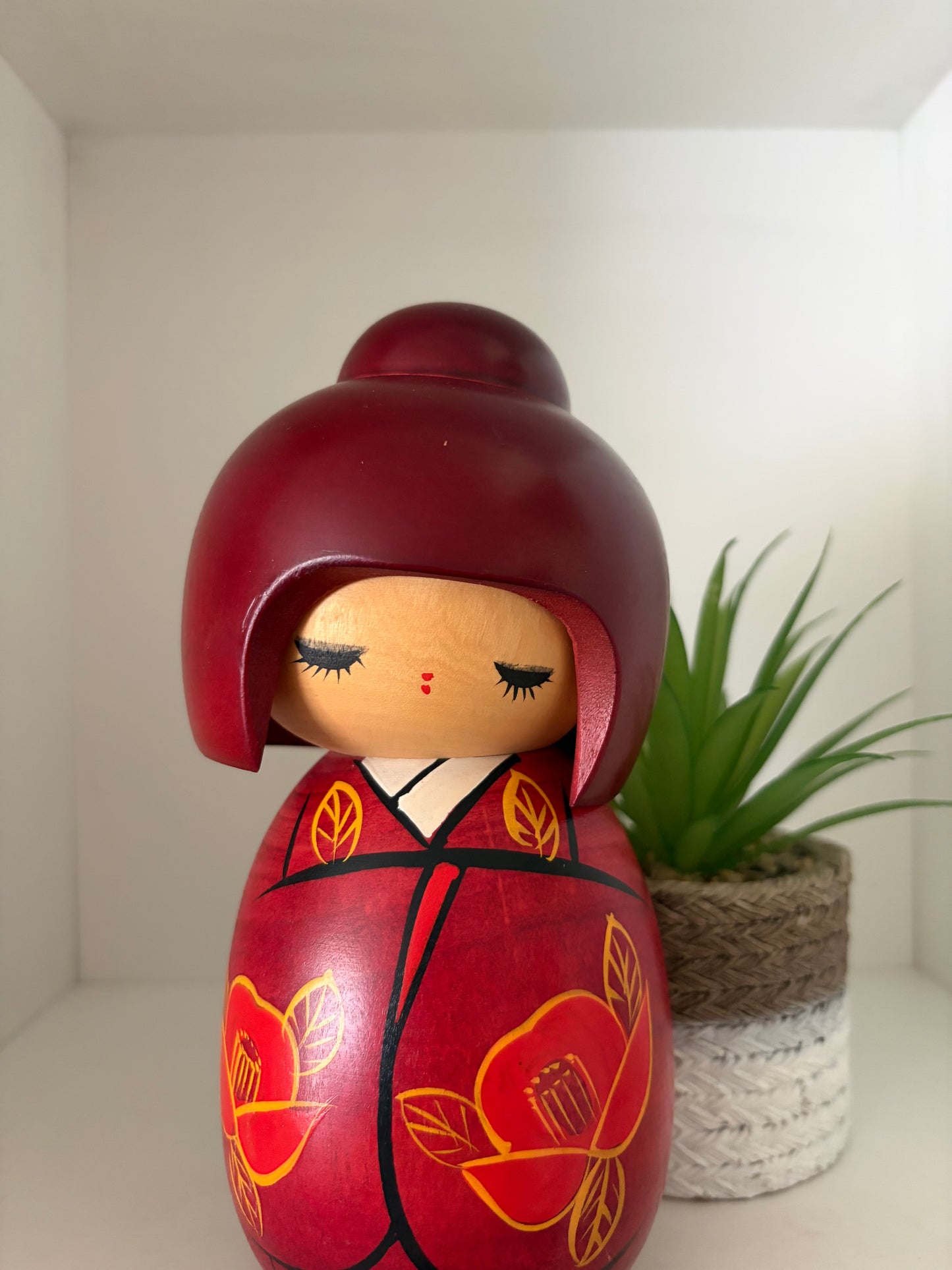 Beautiful vintage Gumma kokeshi by Hajime Miyashita (1940-)