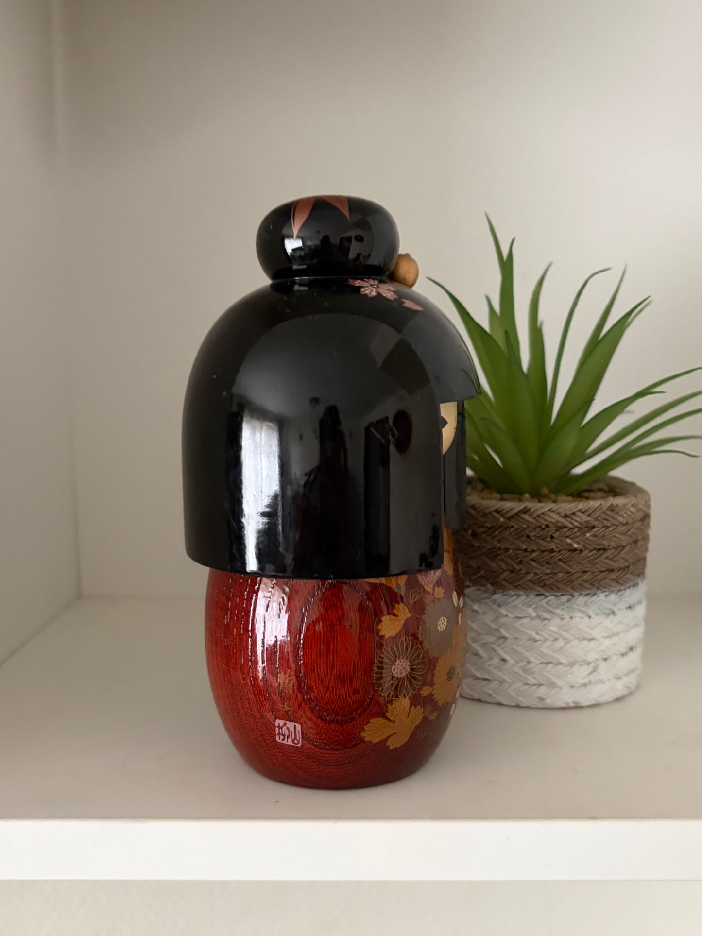 Beautiful vintage lacquer Sosaku kokeshi