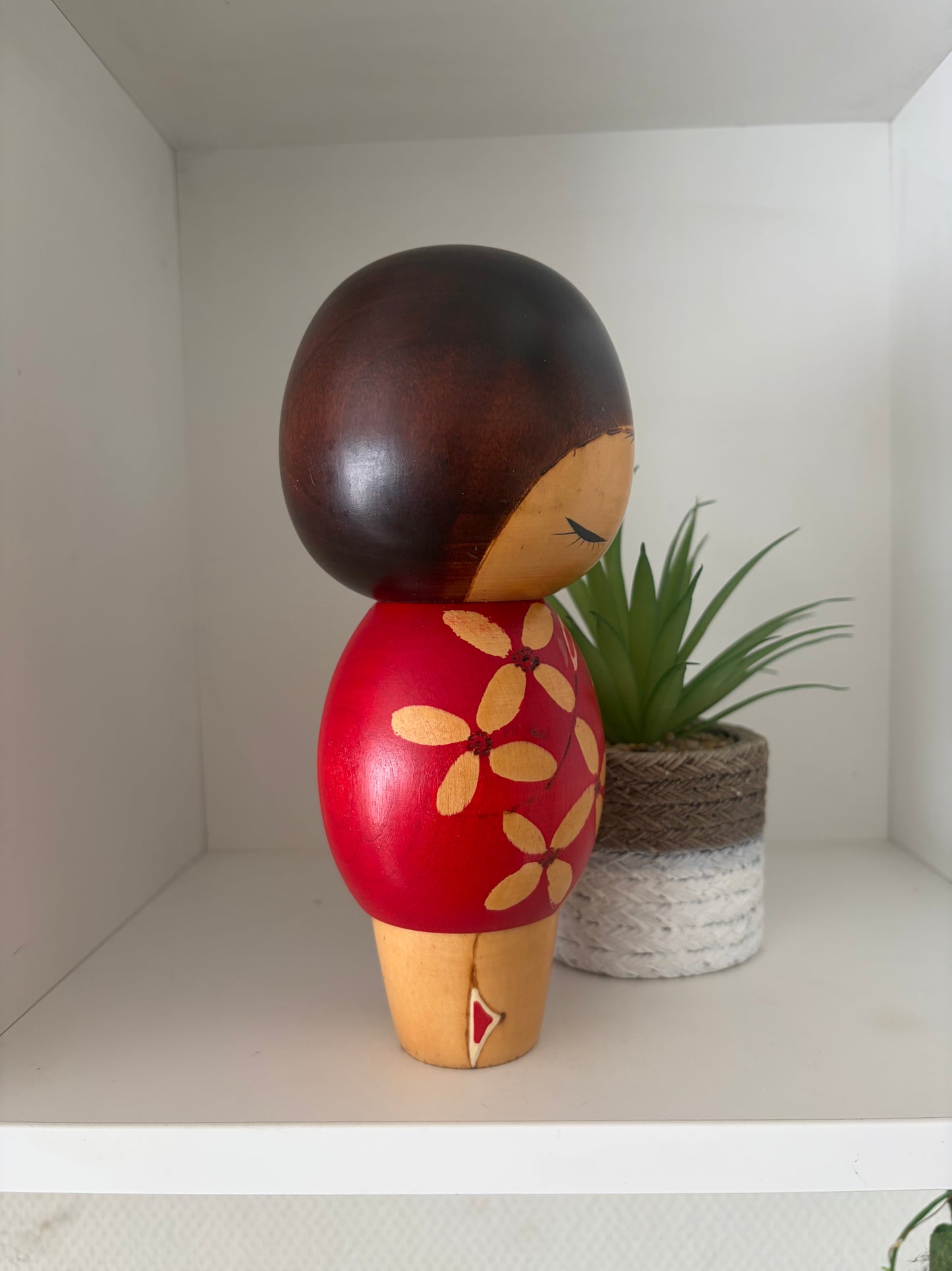 Vintage lovely Sosaku kokeshi by Chie Tamura