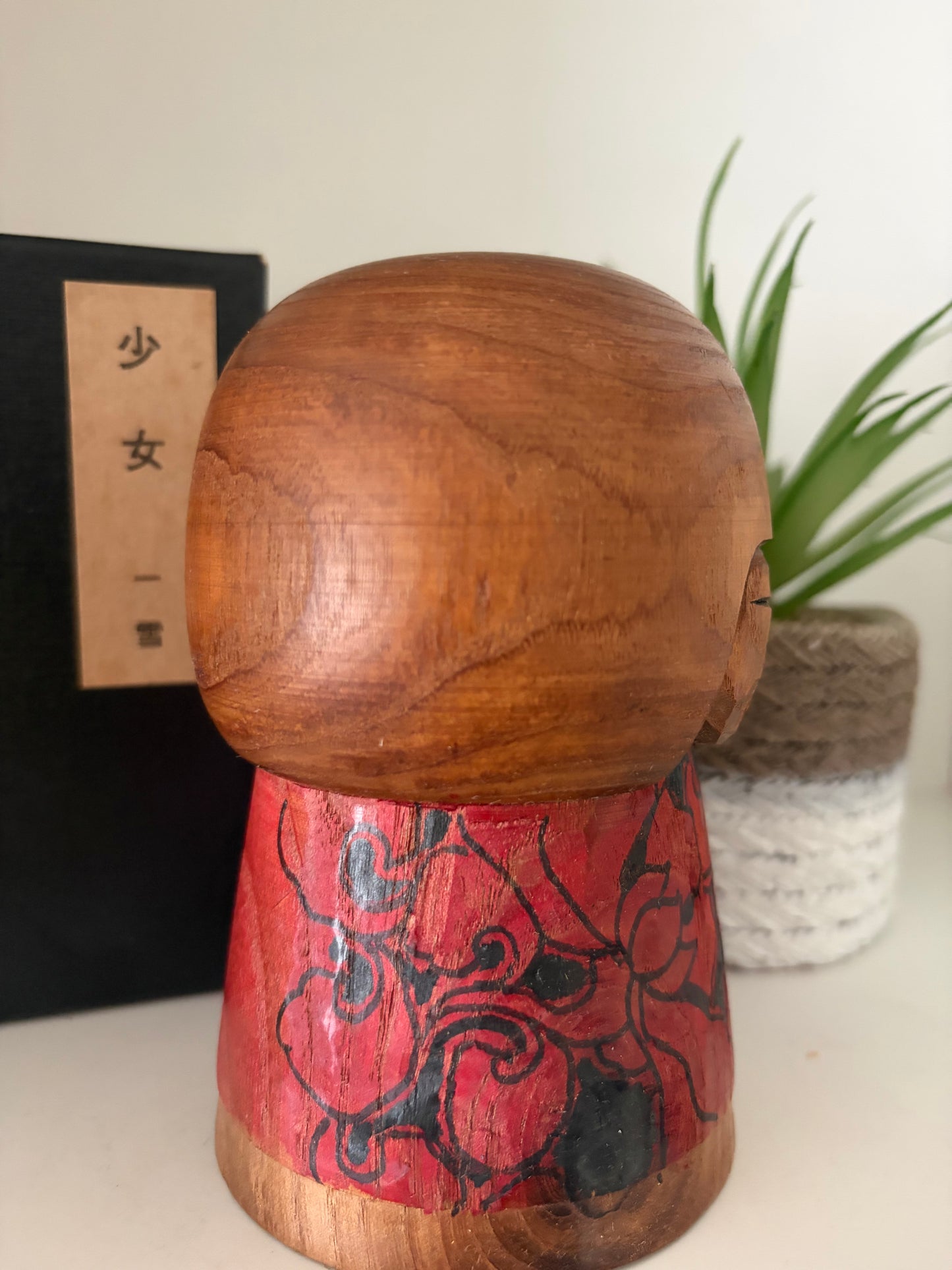 Exclusive vintage Sosaku kokeshi by Issetsu Kuribayashi (1924-2011)