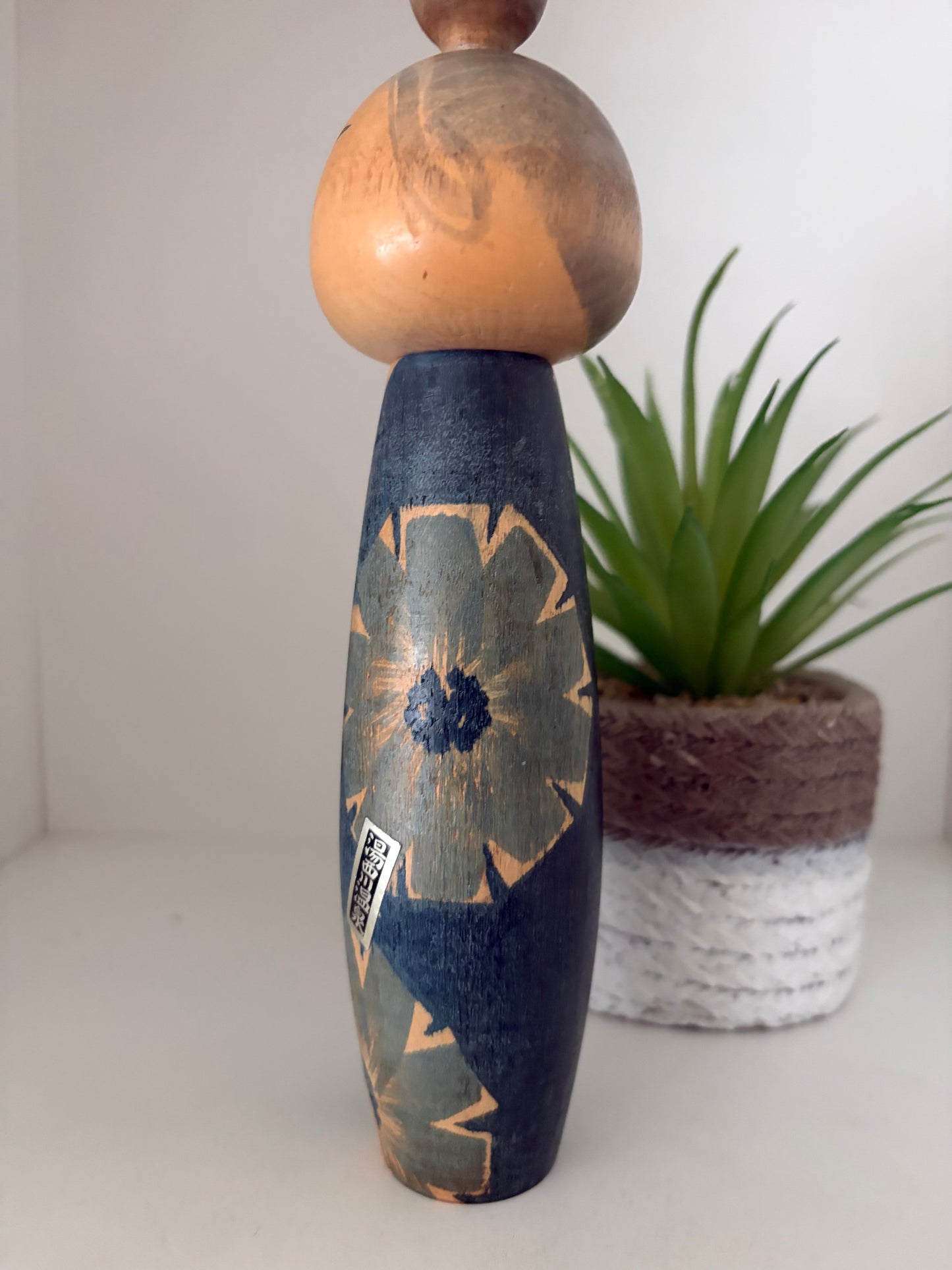 vintage Sosaku kokeshi by Issetsu Kuribayashi (1924-2011)