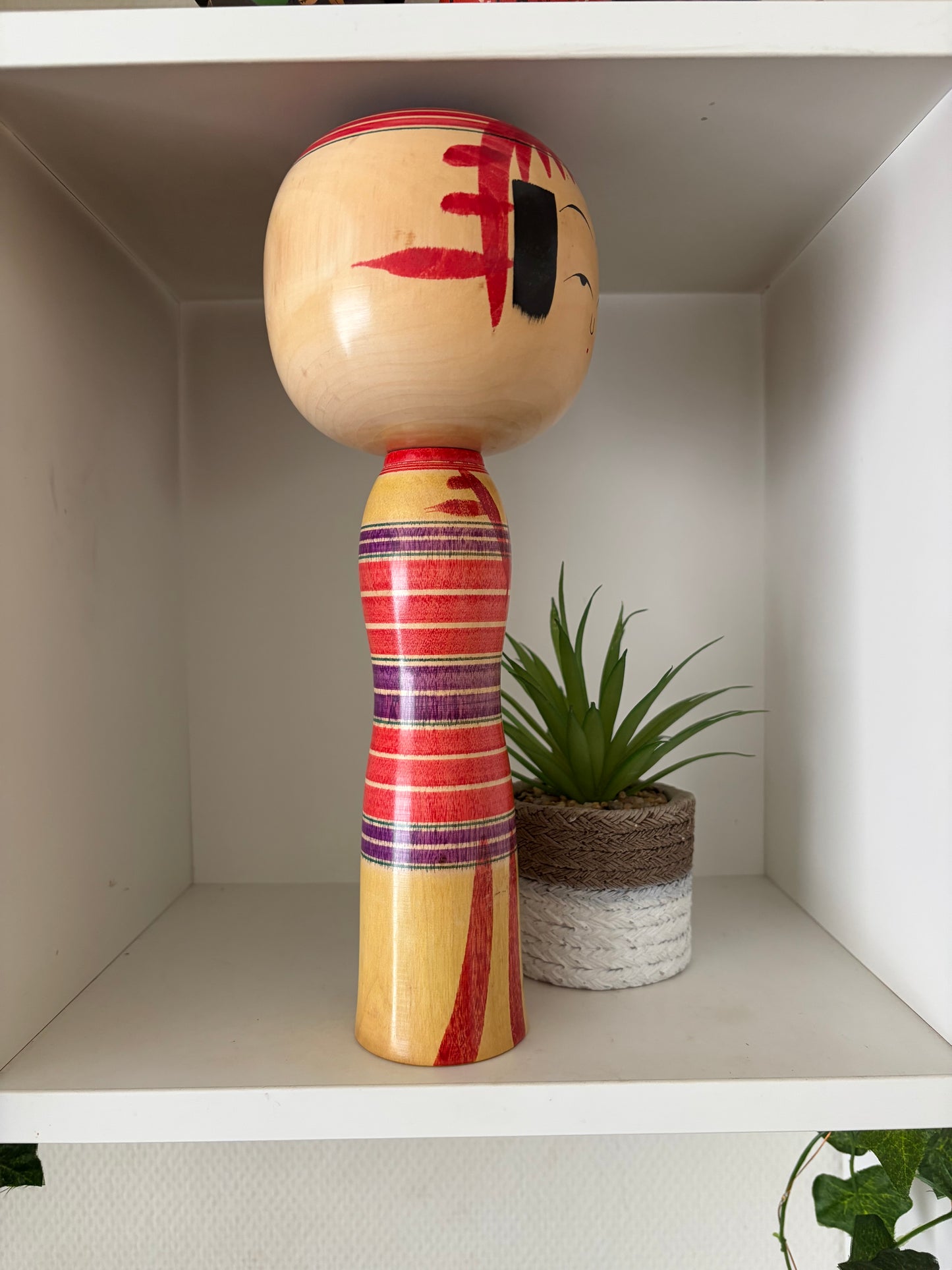 Rare vintage traditional Yajiro kokeshi by Niiyama Toru - With rattle inside the head