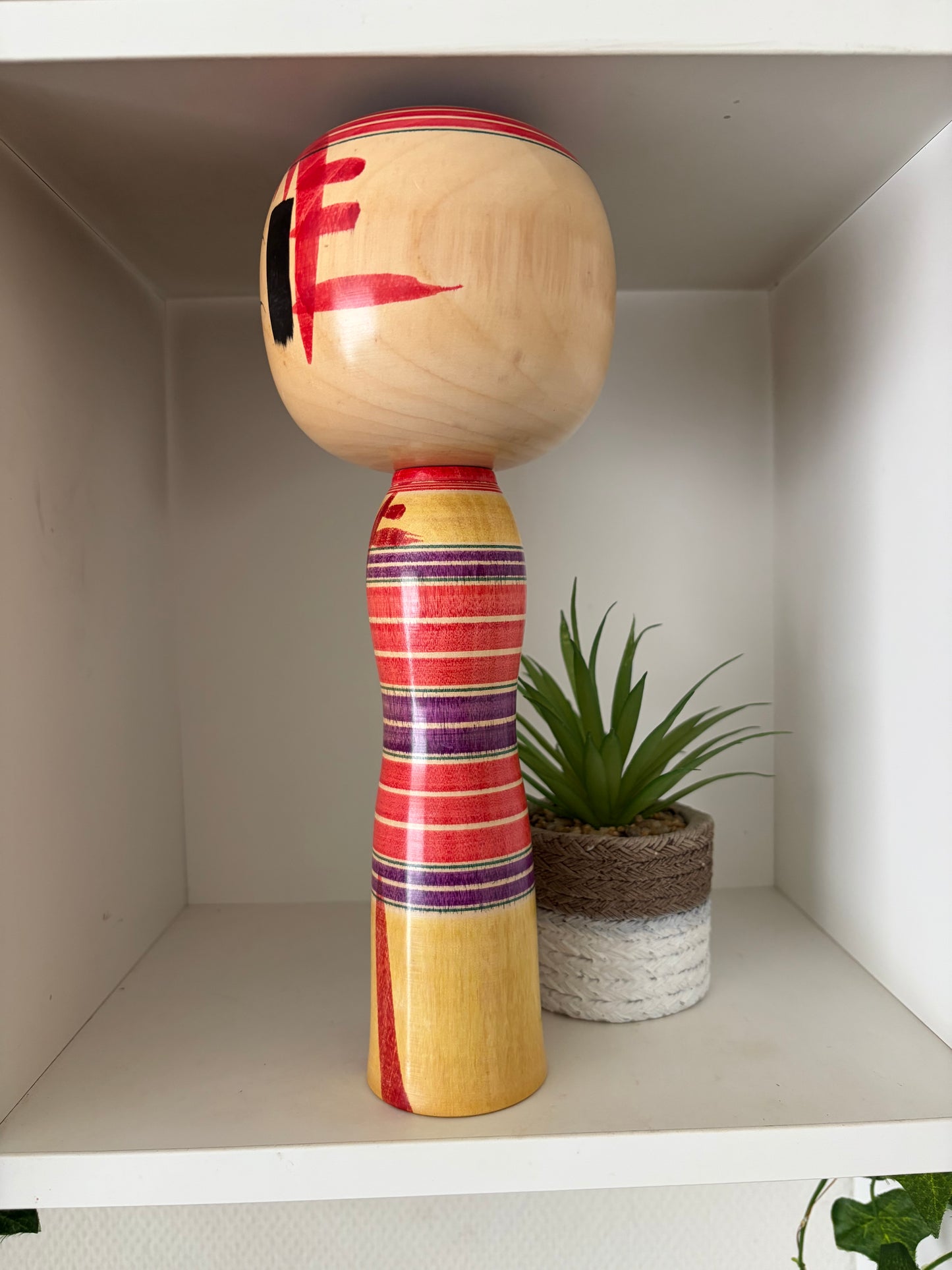Rare vintage traditional Yajiro kokeshi by Niiyama Toru - With rattle inside the head
