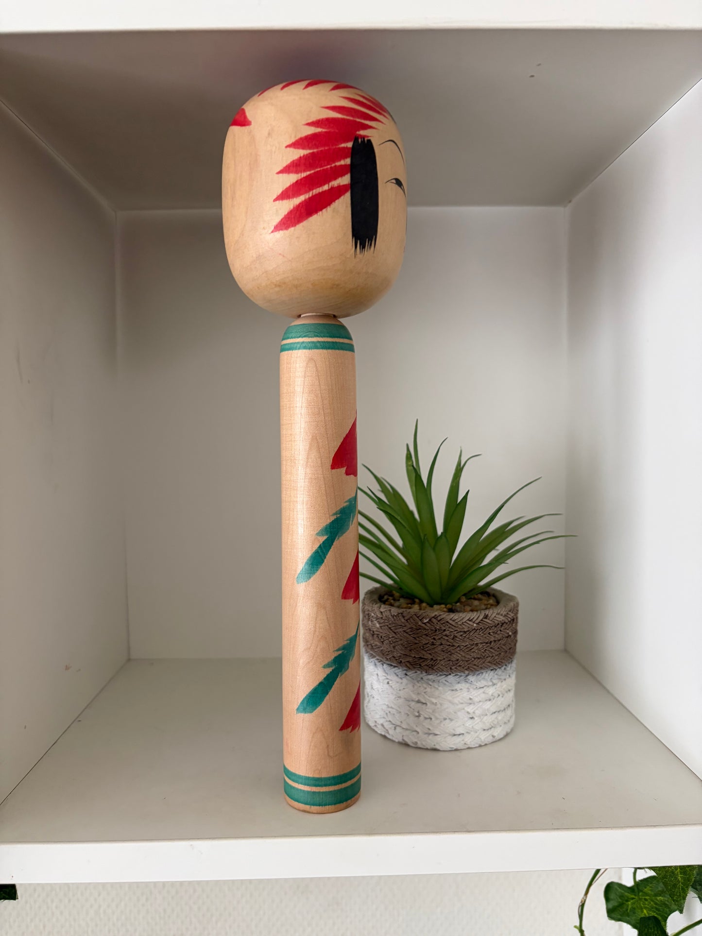 Lovely vintage traditional Togatta kokeshi by Asakura Kinu