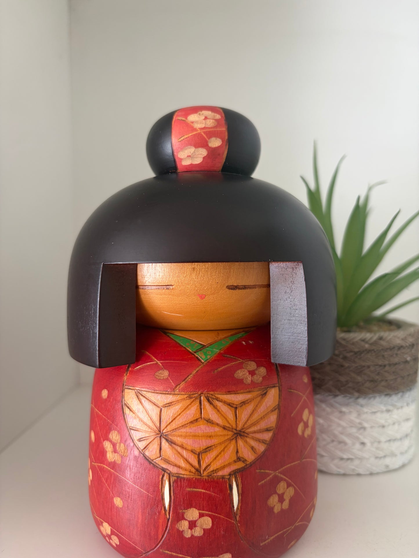 Beautiful vintage Sosaku kokeshi by Koho