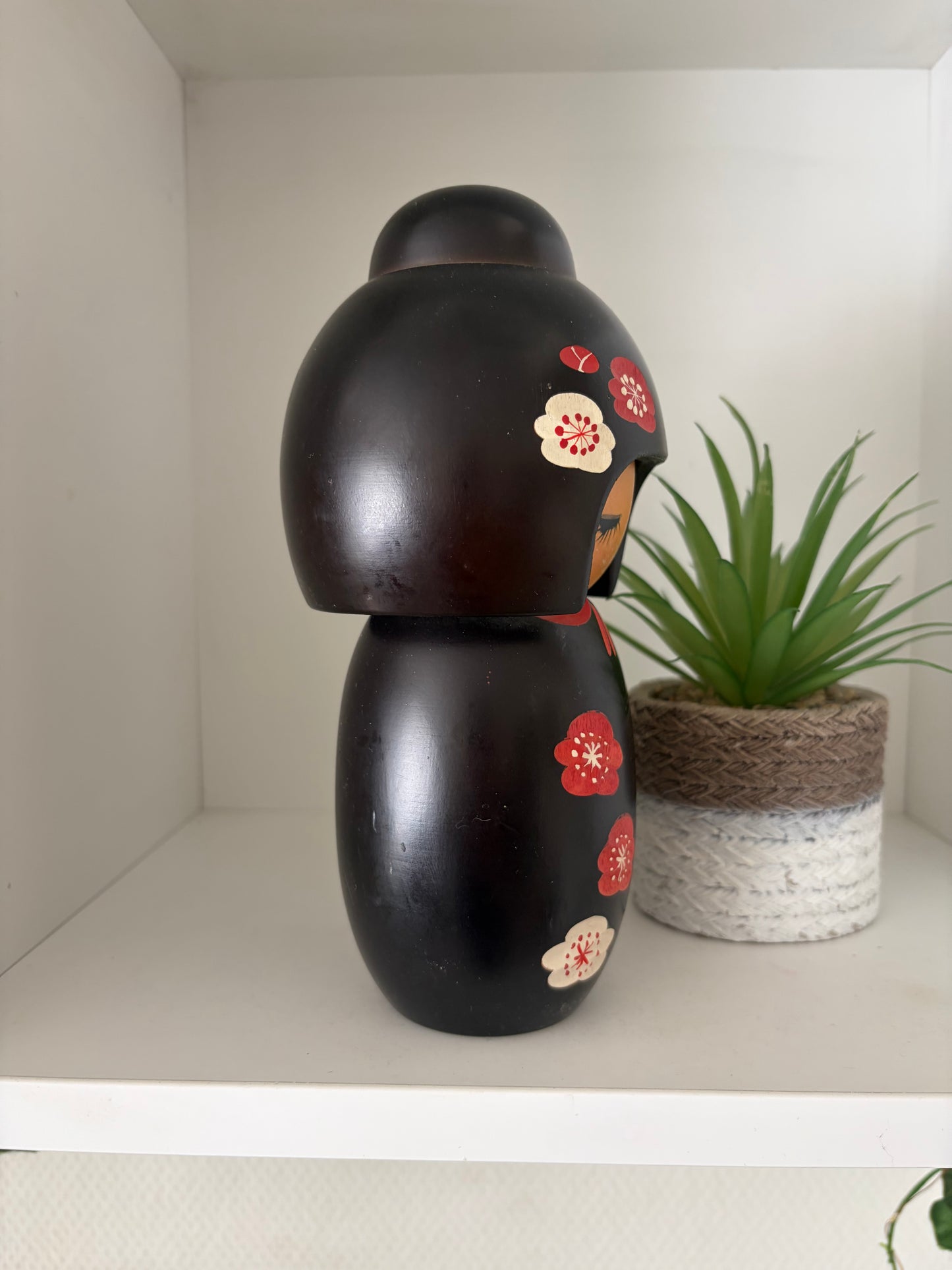 Vintage Sosaku kokeshi by Hajime Miyashita (1940-)