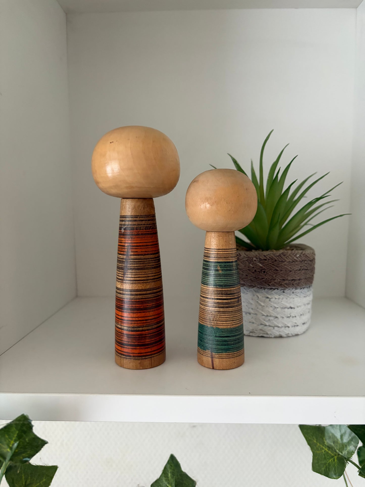 Vintage pair Sosaku kokeshi by Sanpei Yamanaka (1926-2012) - Mother and child
