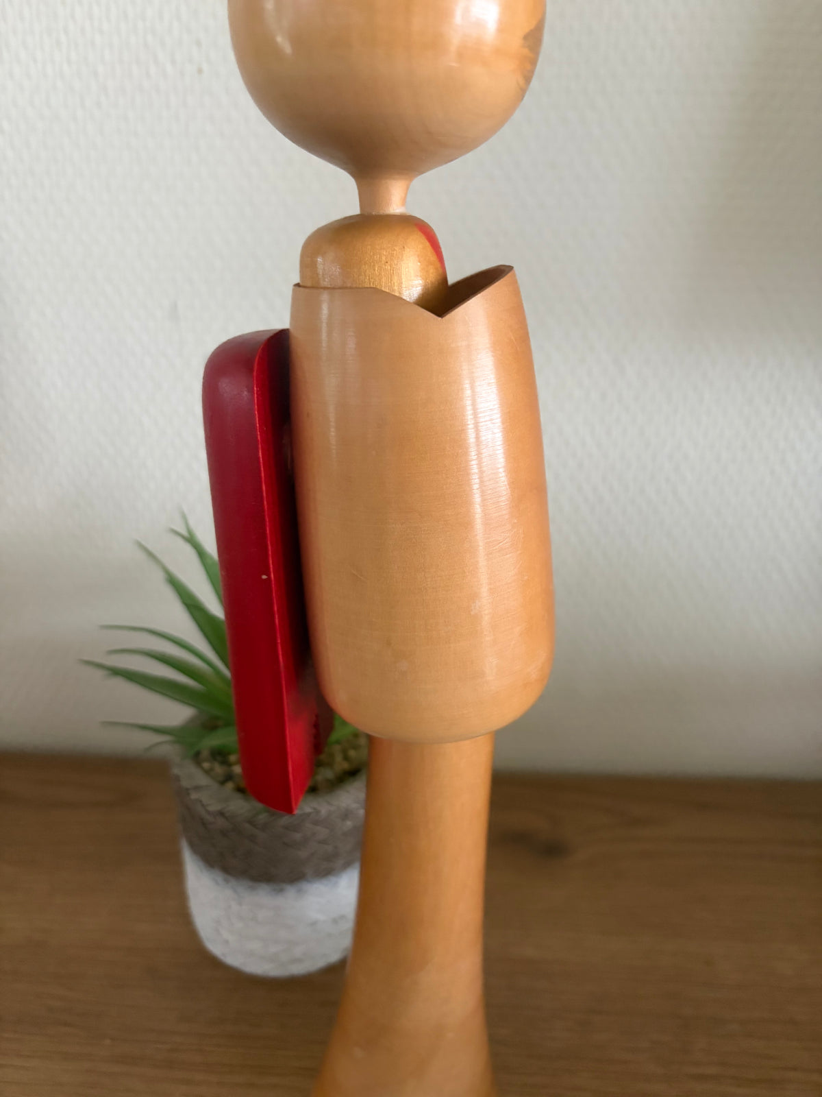 Elegant vintage Sosaku kokeshi by Hajime Miyashita (1940-)