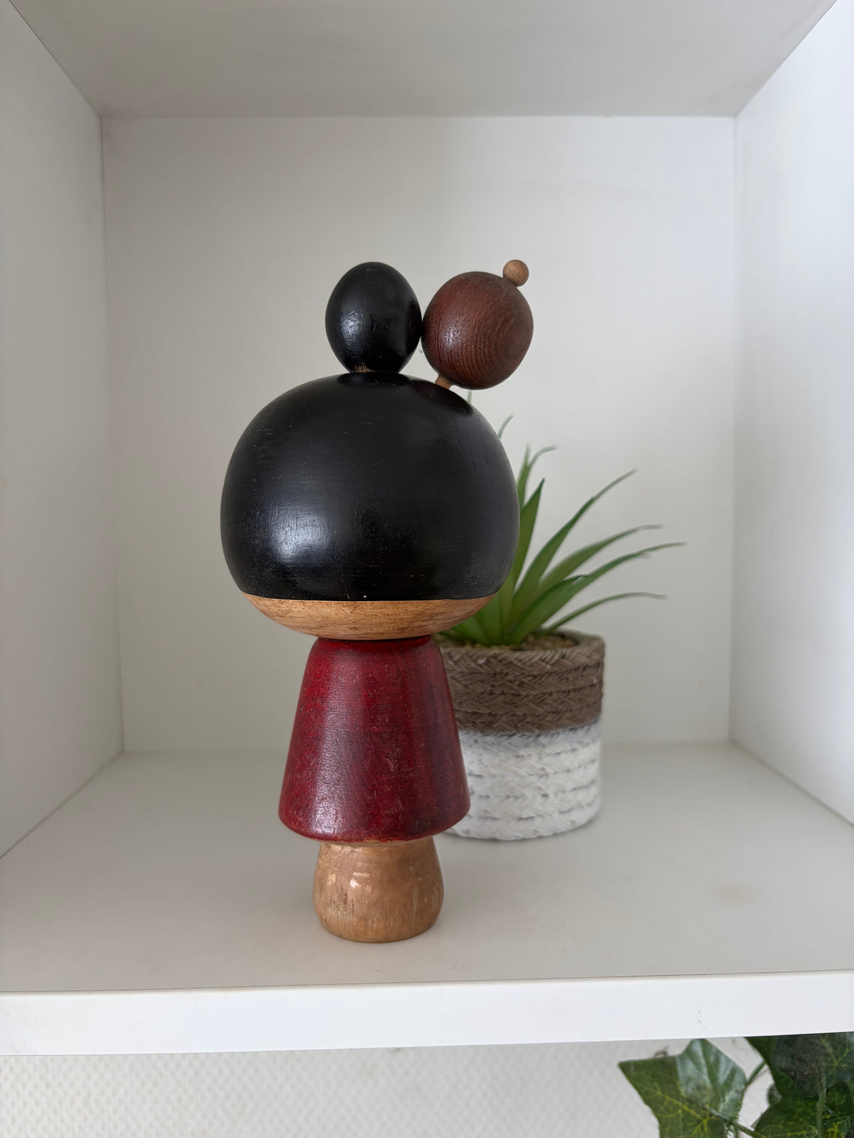 Very rare vintage Sosaku kokeshi by Issetsu Kuribayashi (1924 - 2011)