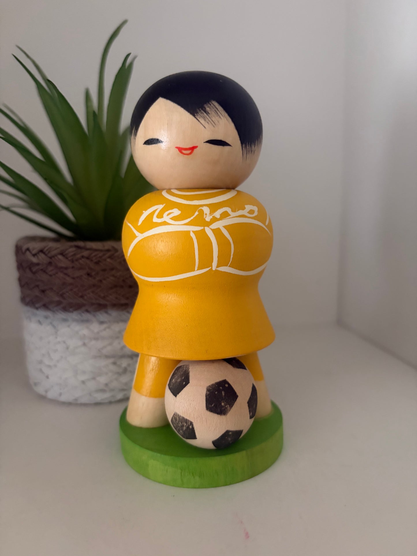 Vintage Sosaku kokeshi by Aoki Ryoka (1931-)