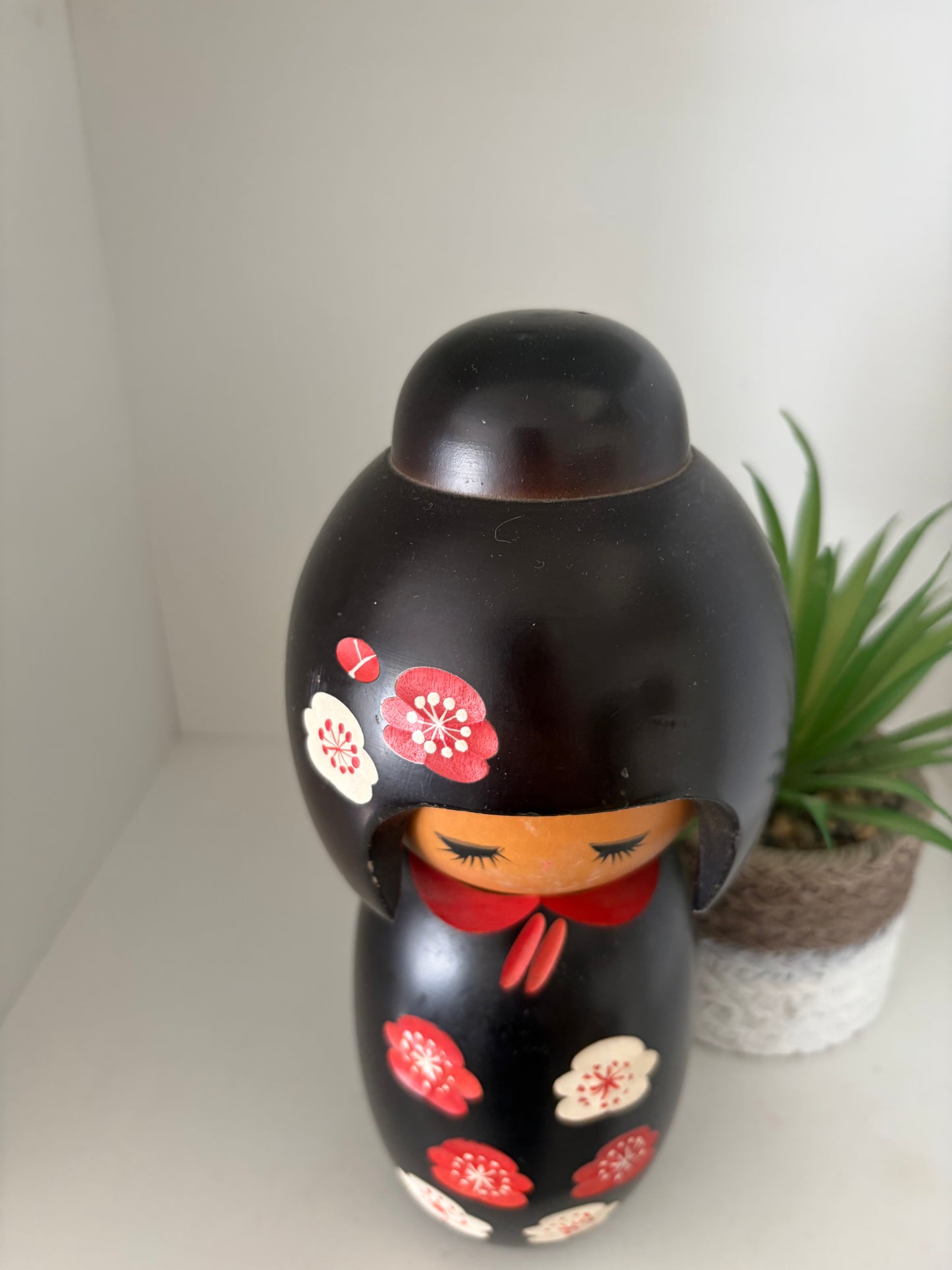 Vintage Sosaku kokeshi by Hajime Miyashita (1940-)