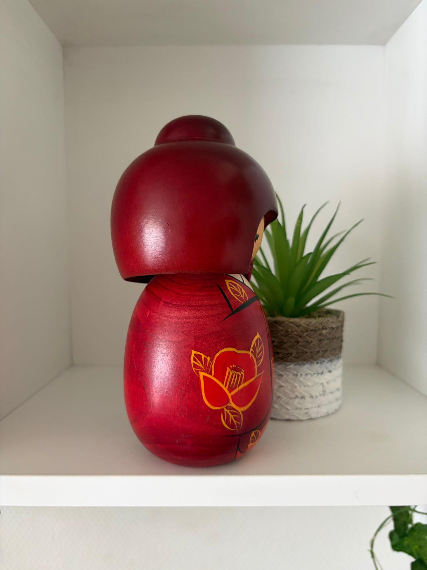 Beautiful vintage Gumma kokeshi by Hajime Miyashita (1940-)