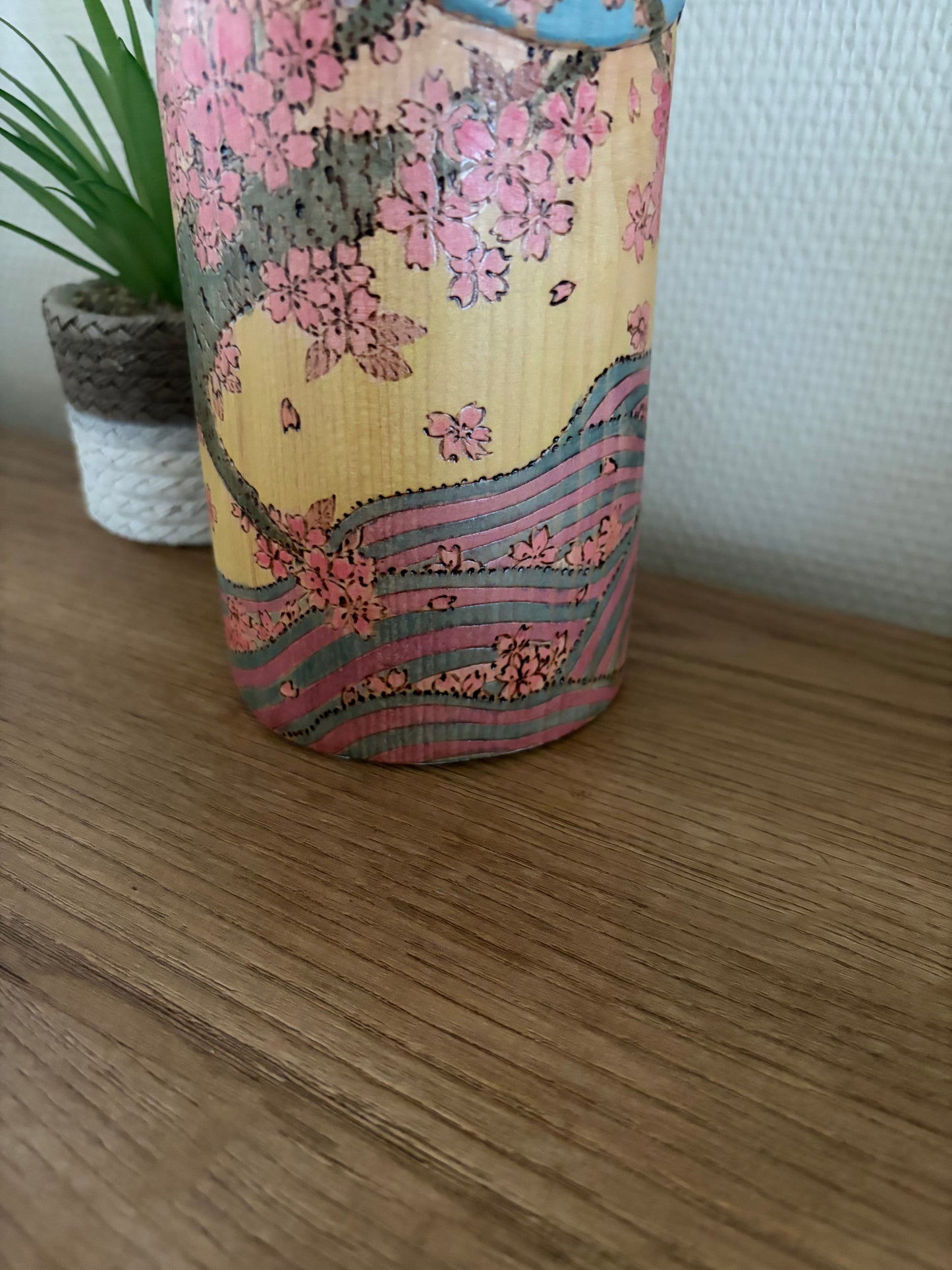Exclusive award winning kokeshi by Yuko Yamazaki - the award and painting are included!