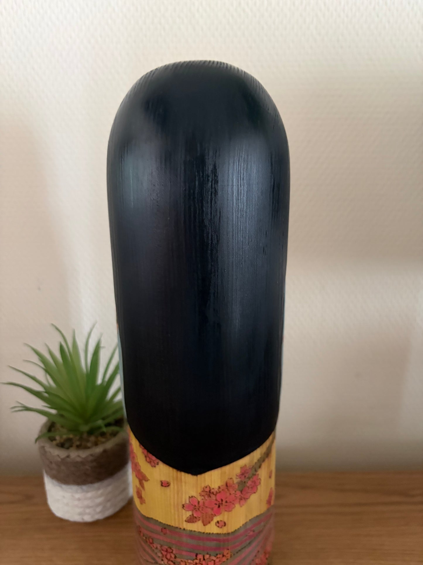 Exclusive award winning kokeshi by Yuko Yamazaki - the award and painting are included!
