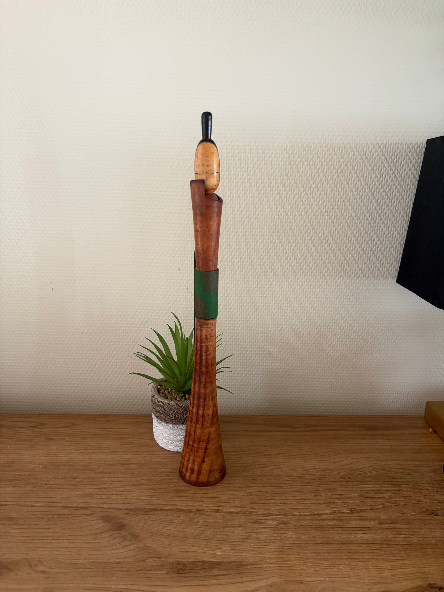 Rare vintage Sosaku kokeshi by Shido Shozan (1932-1995)