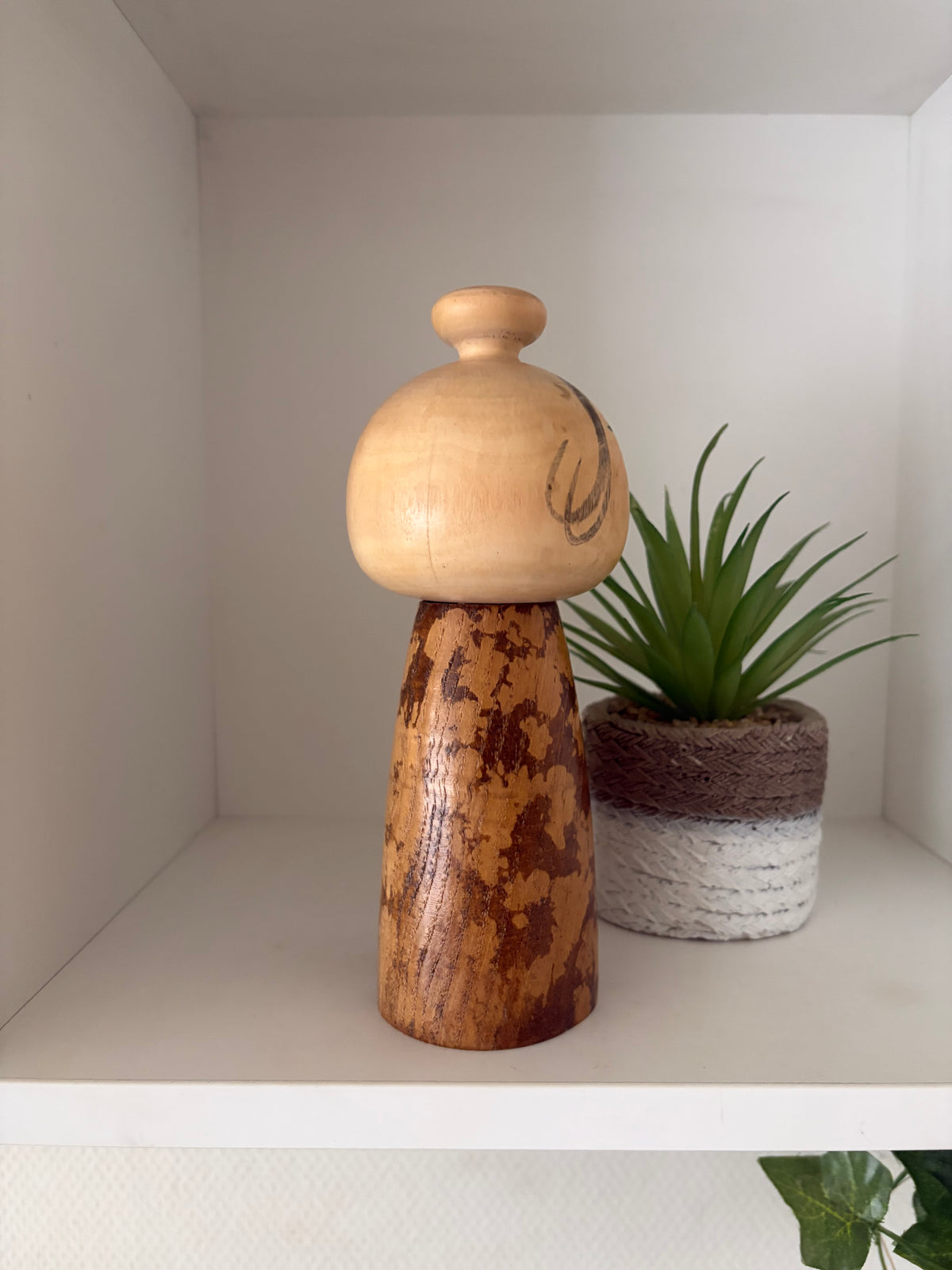 Rare vintage Sosaku kokeshi by Issetsu Kuribayashi (1924 - 2011)