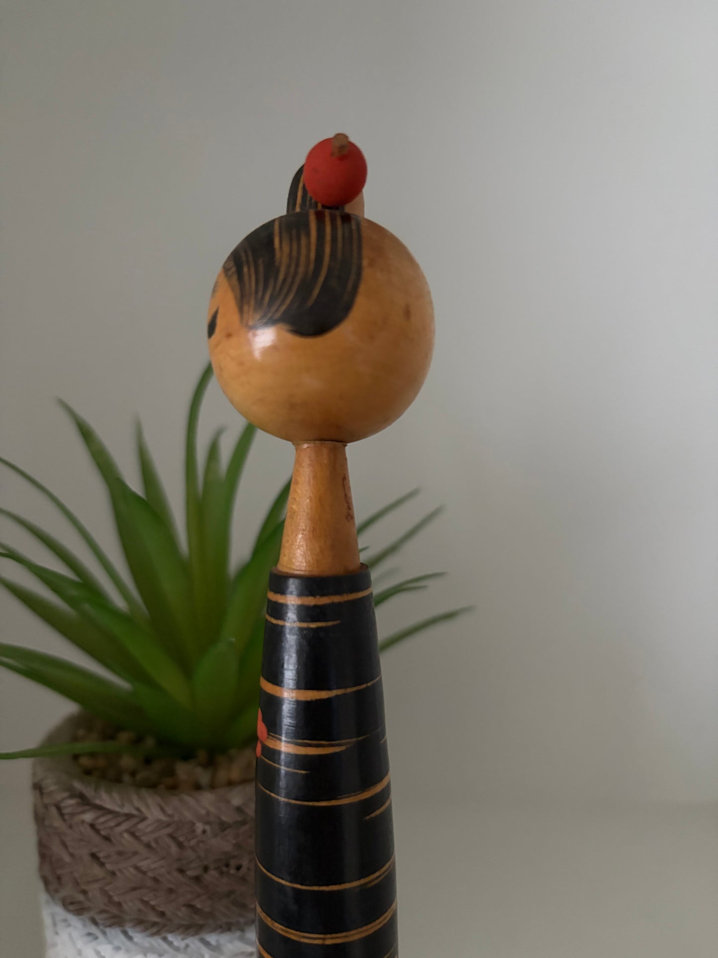 Vintage Sosaku kokeshi by Takanashi Hanpuushi