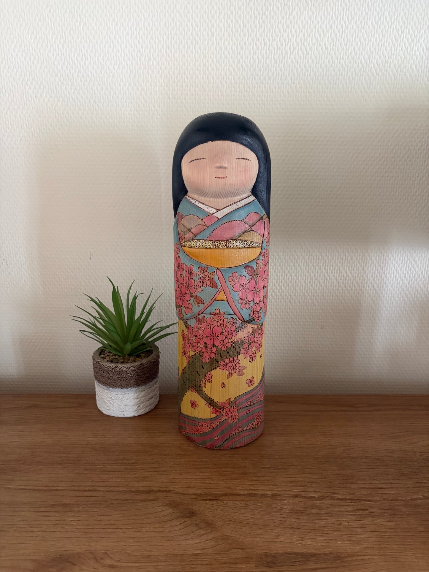 Exclusive award winning kokeshi by Yuko Yamazaki - the award and painting are included!