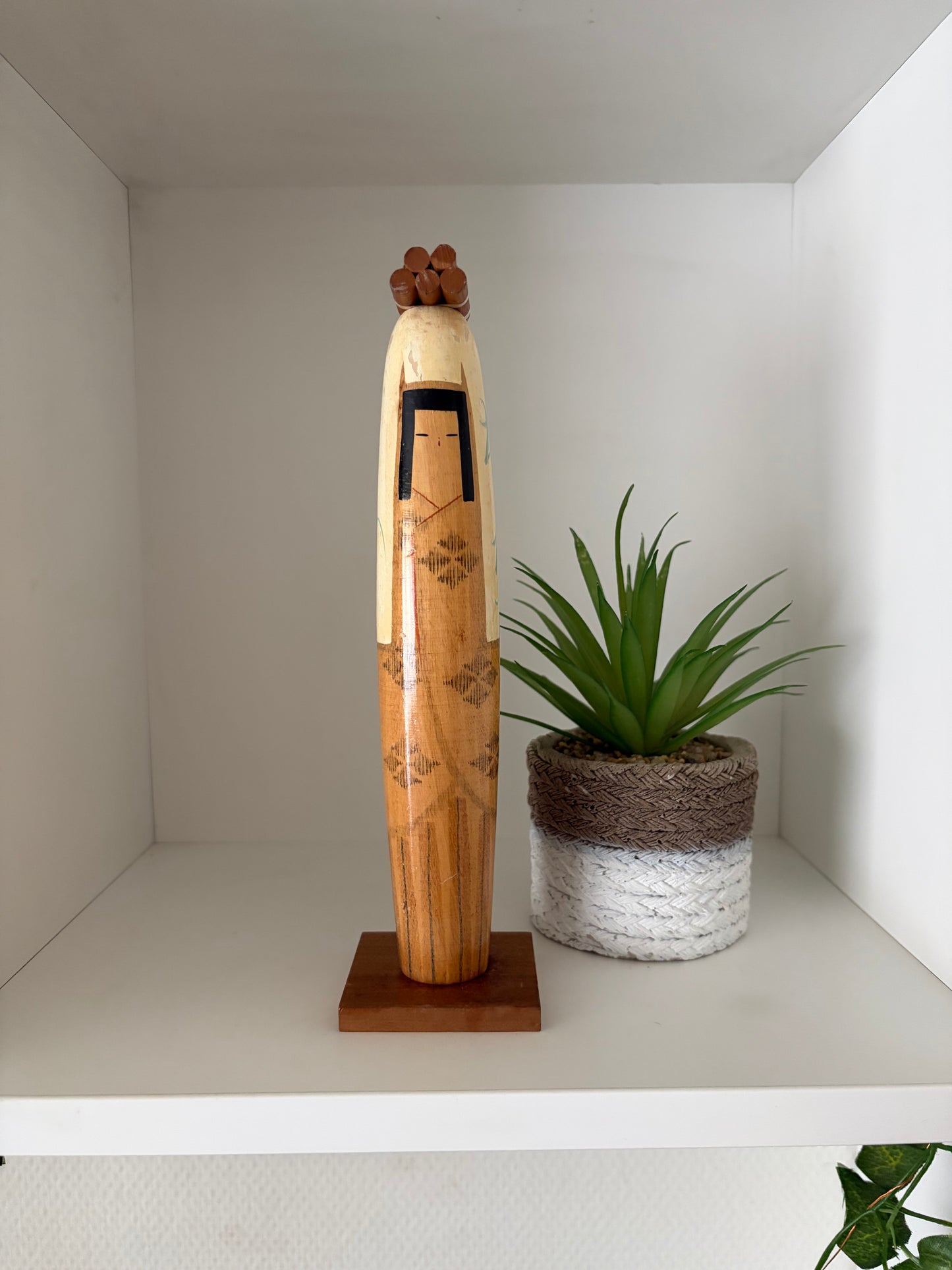 Vintage Sosaku kokeshi by Issetsu Kuribayashi (1924-2011)