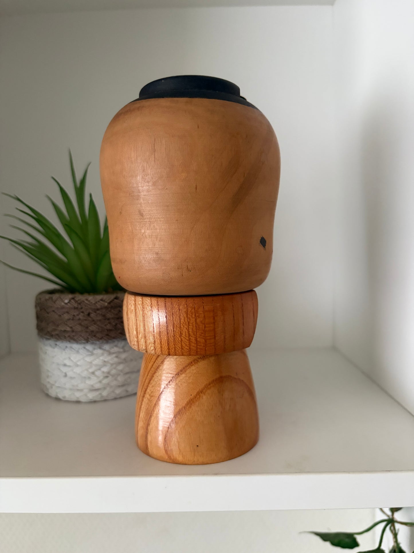 Rare vintage Sosaku kokeshi by Aida Seiho (Harumine) (1926-1998)