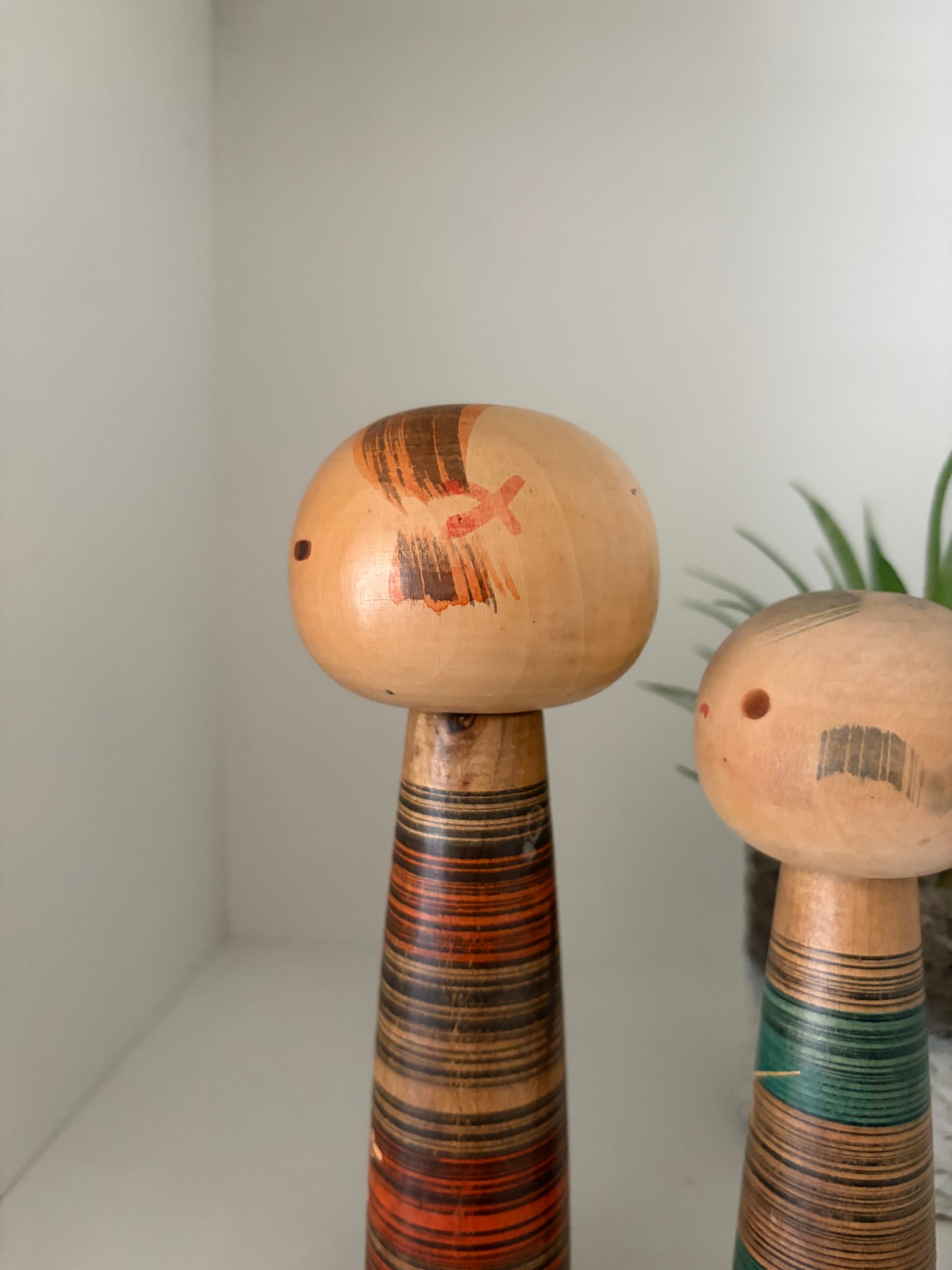 Vintage pair Sosaku kokeshi by Sanpei Yamanaka (1926-2012) - Mother and child