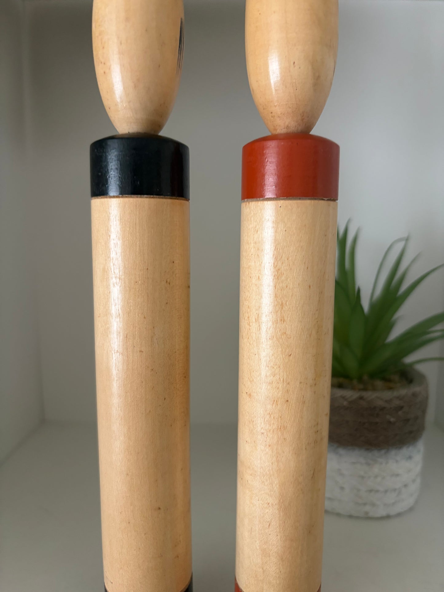 Vintage Sosaku kokeshi by Shido Shozan (1932-1995) - With box