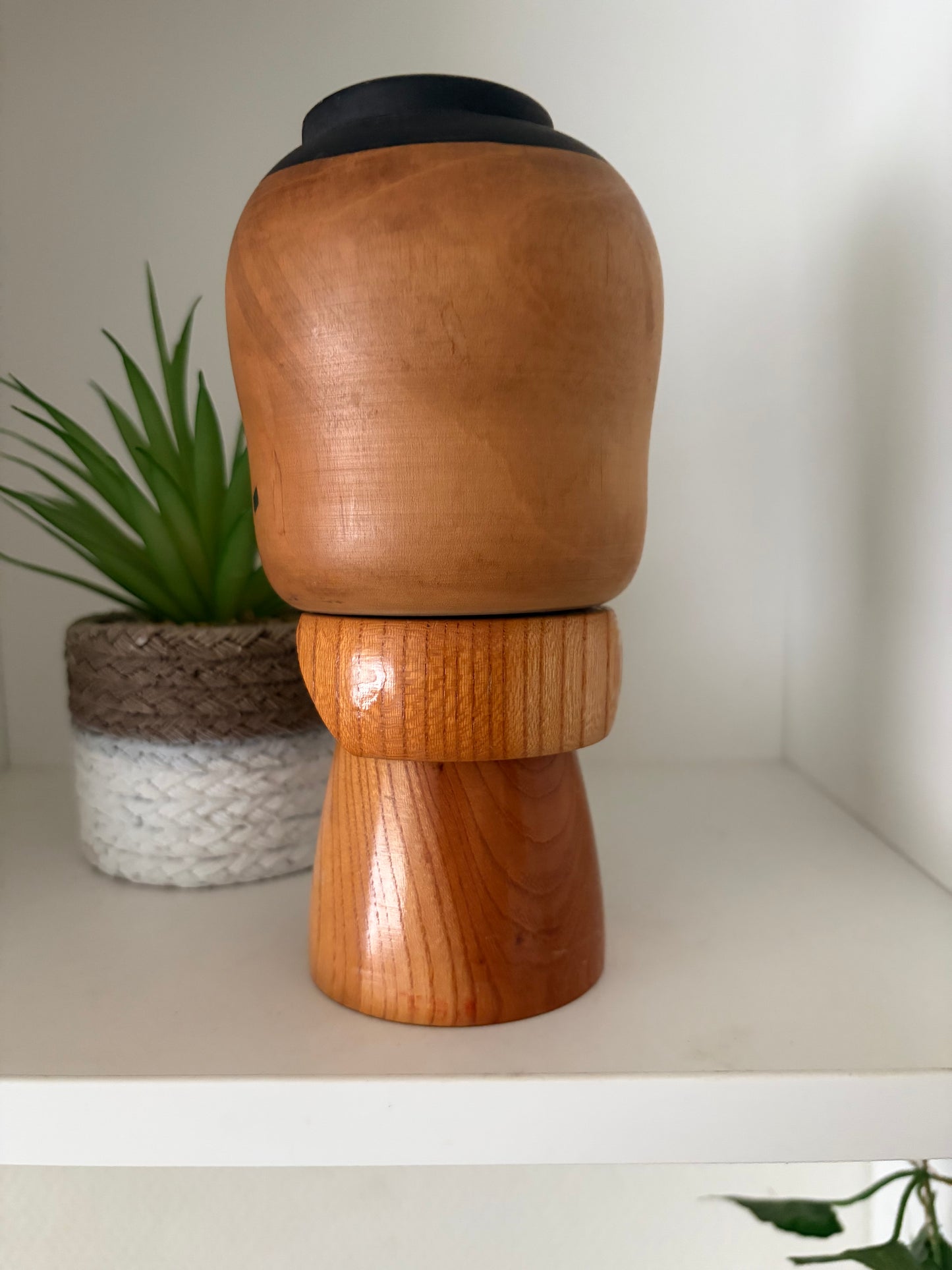 Rare vintage Sosaku kokeshi by Aida Seiho (Harumine) (1926-1998)