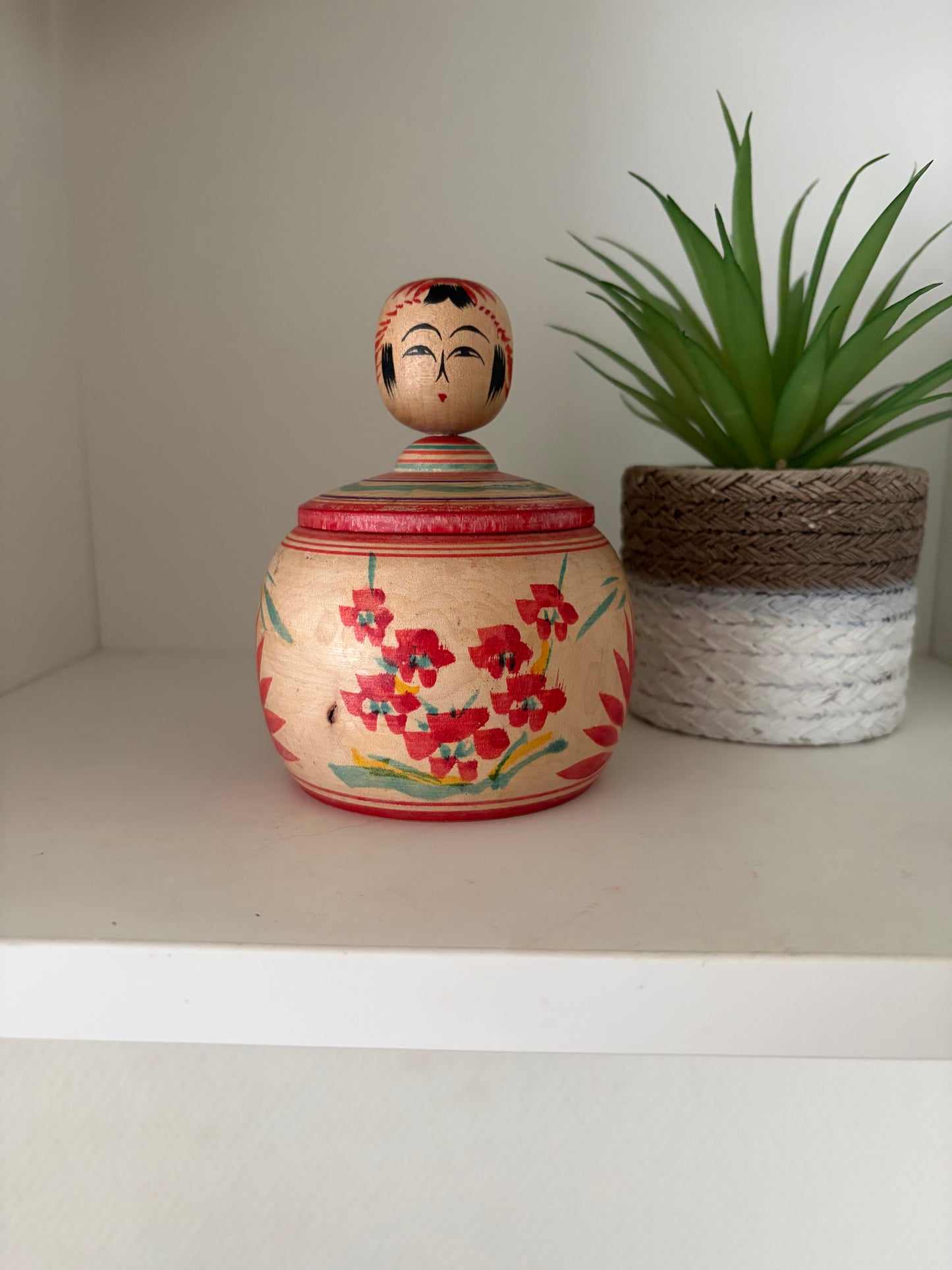 Vintage Ejiko kokeshi by Sato Tetsuro - With storage