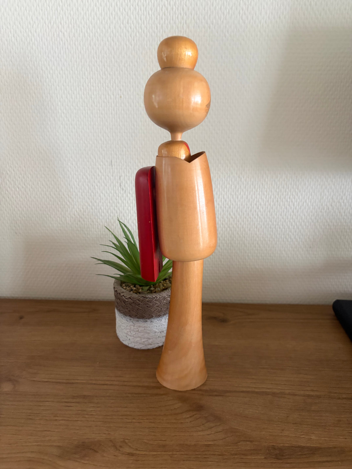 Elegant vintage Sosaku kokeshi by Hajime Miyashita (1940-)
