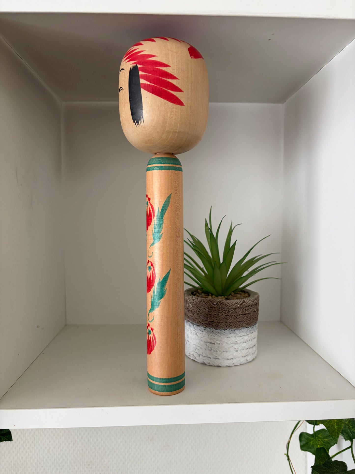 Lovely vintage traditional Togatta kokeshi by Asakura Kinu