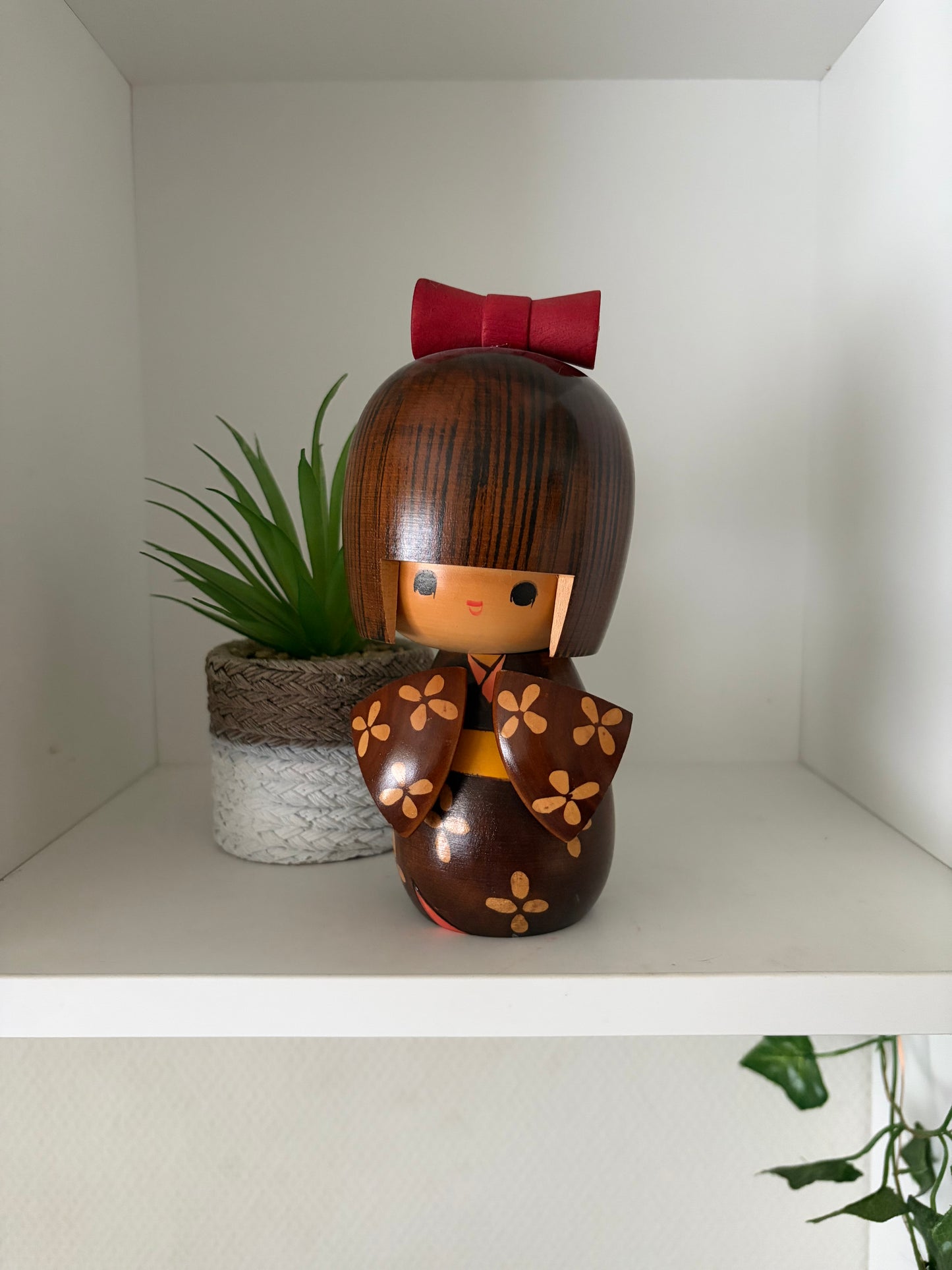 Lovely vintage Sosaku kokeshi by Ishida Tomio