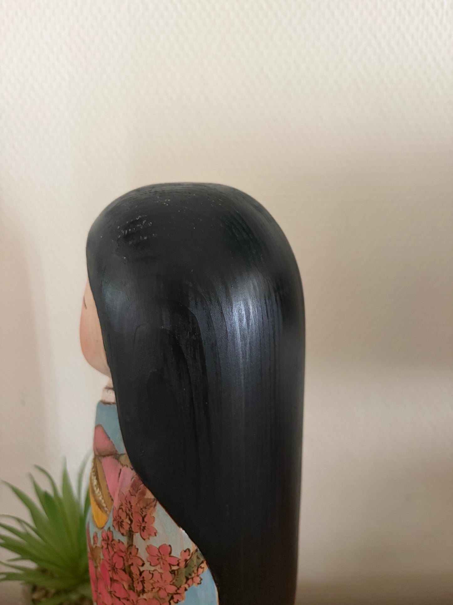 Exclusive award winning kokeshi by Yuko Yamazaki - the award and painting are included!