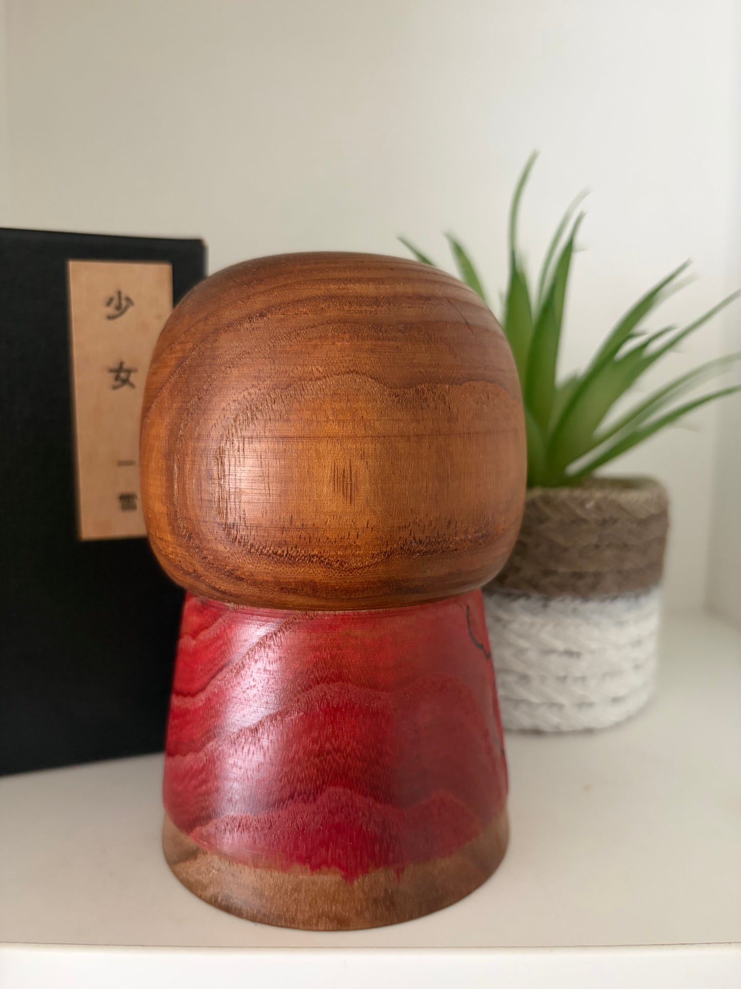 Exclusive vintage Sosaku kokeshi by Issetsu Kuribayashi (1924-2011)