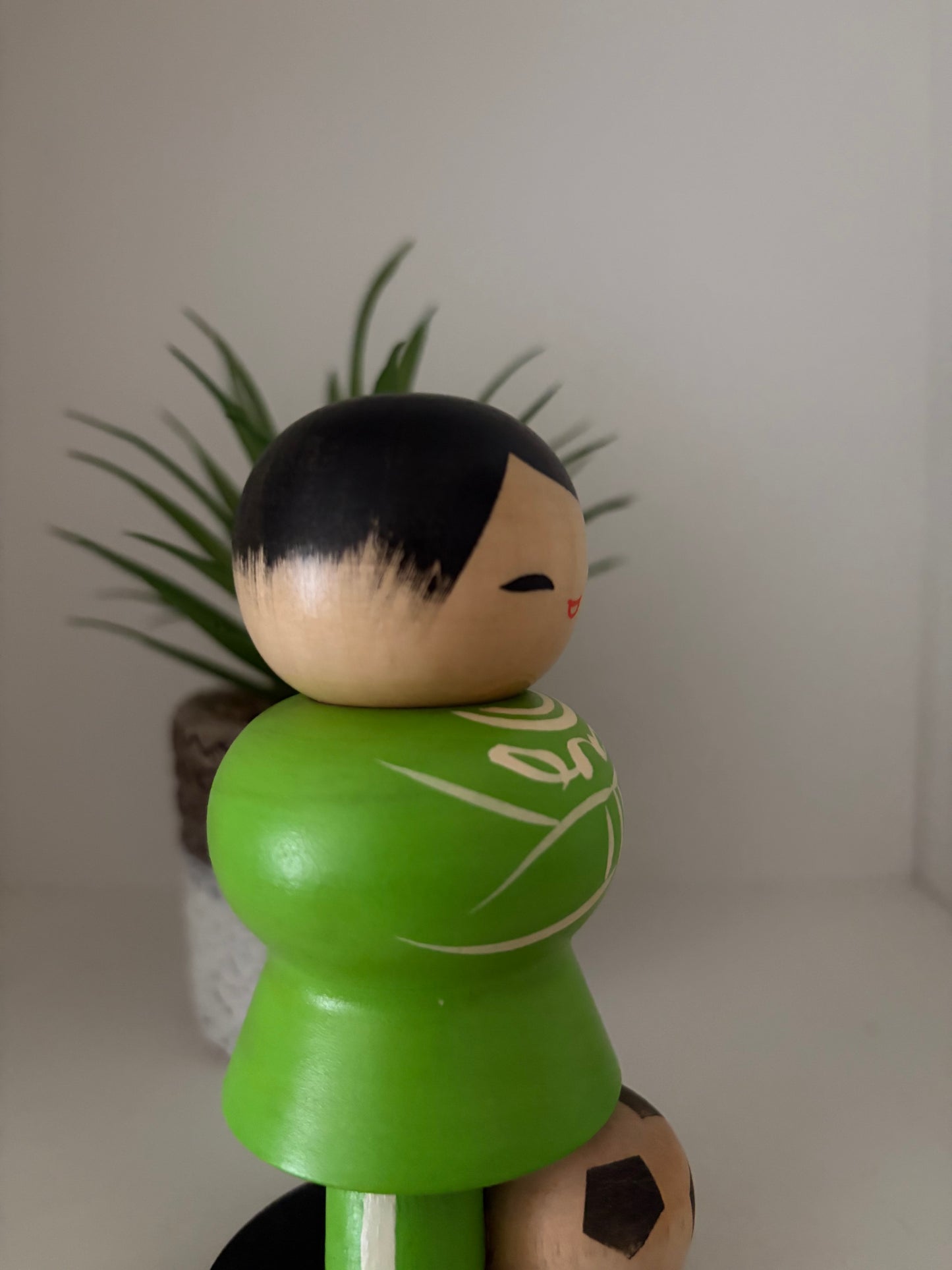 Vintage Sosaku kokeshi by Aoki Ryoka (1931-)