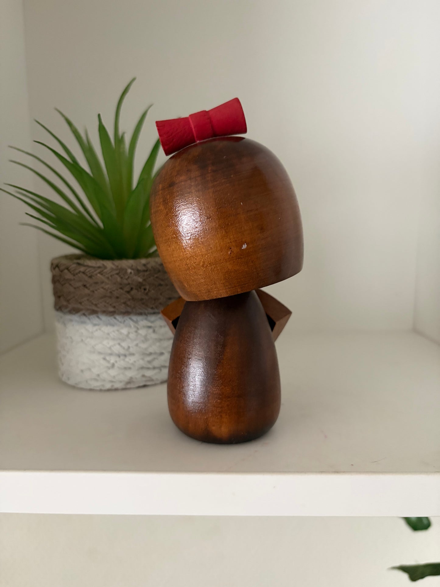 Lovely vintage Sosaku kokeshi by Ishida Tomio
