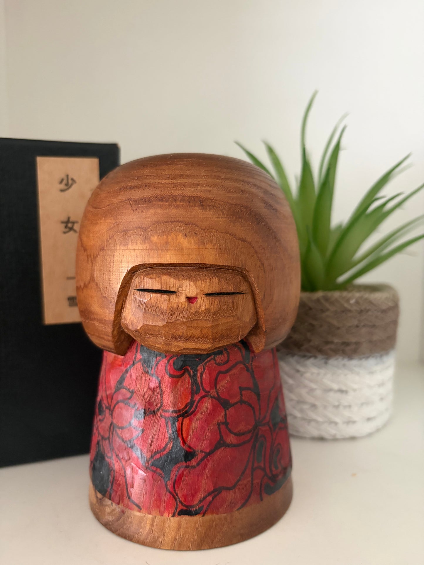 Exclusive vintage Sosaku kokeshi by Issetsu Kuribayashi (1924-2011)