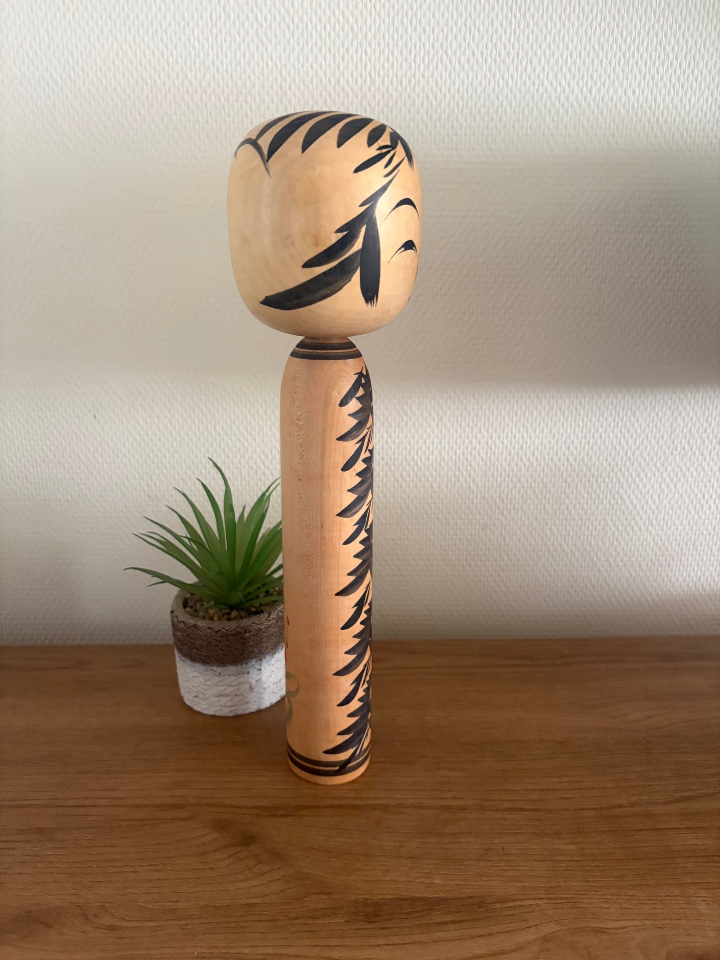 Vintage Monochrome Togatta kokeshi by Sato Fumio