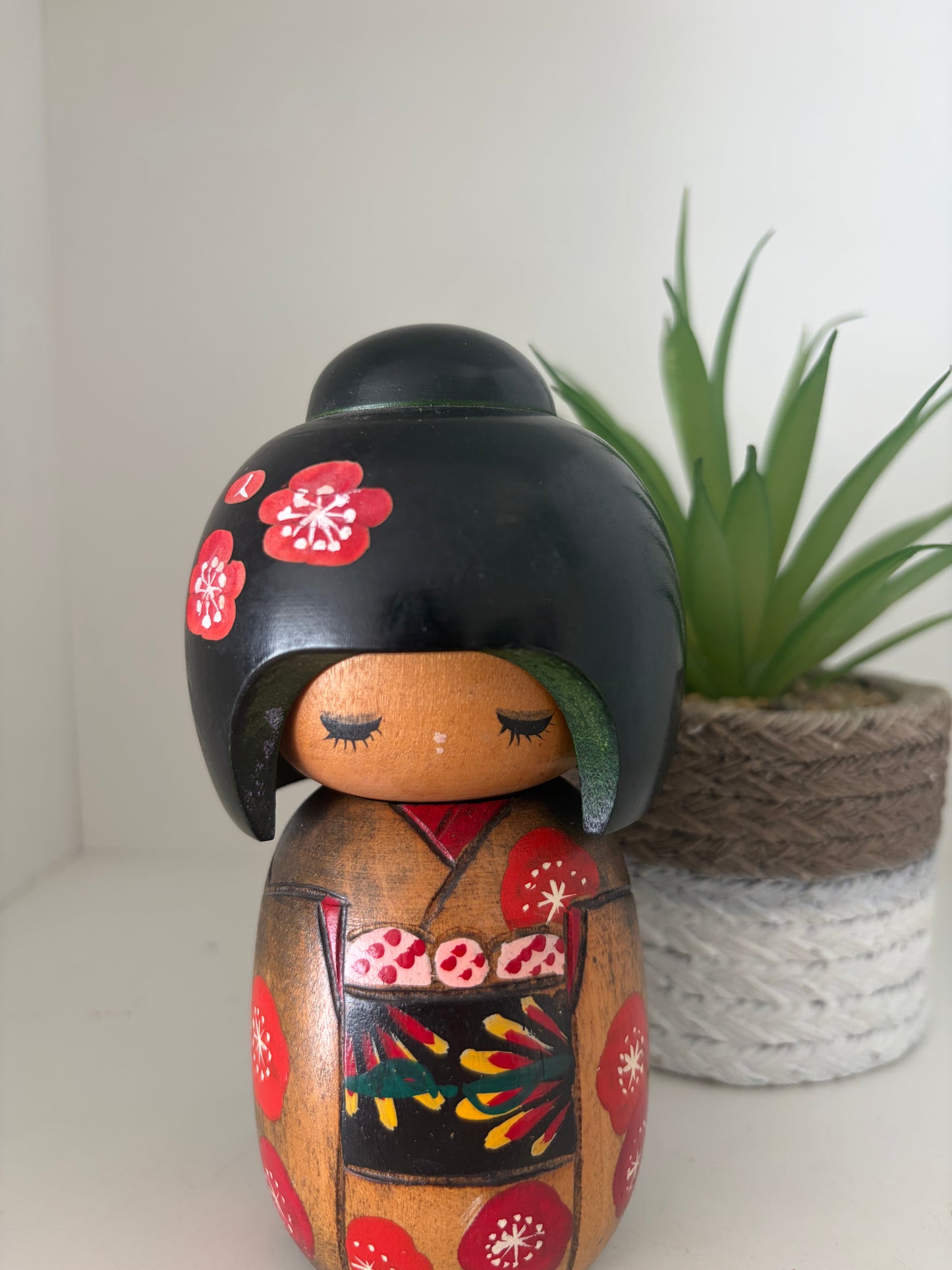 Vintage Gumma kokeshi by Hajime Miyashita (1940-)