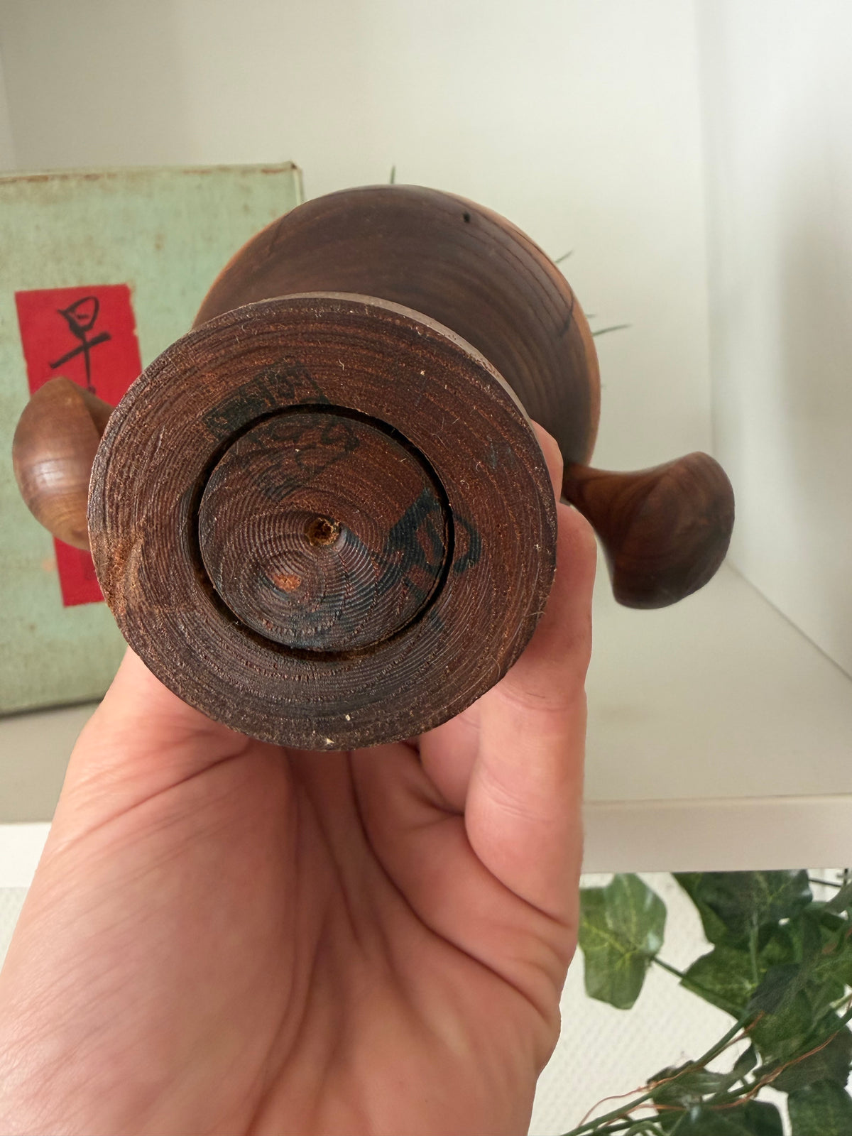 Exclusive Sosaku kokeshi by Hideo Ishihara (1925-1999) - with original box