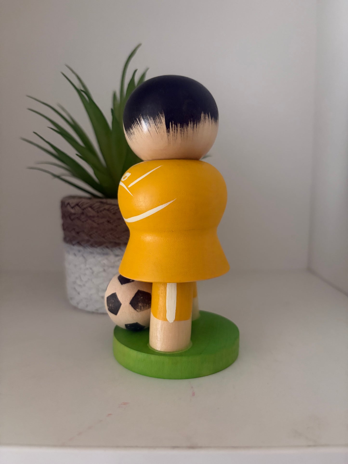 Vintage Sosaku kokeshi by Aoki Ryoka (1931-)